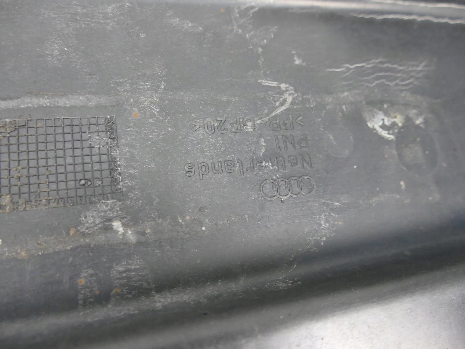 AUDI A3 8P CABRIO cover chassis cover right