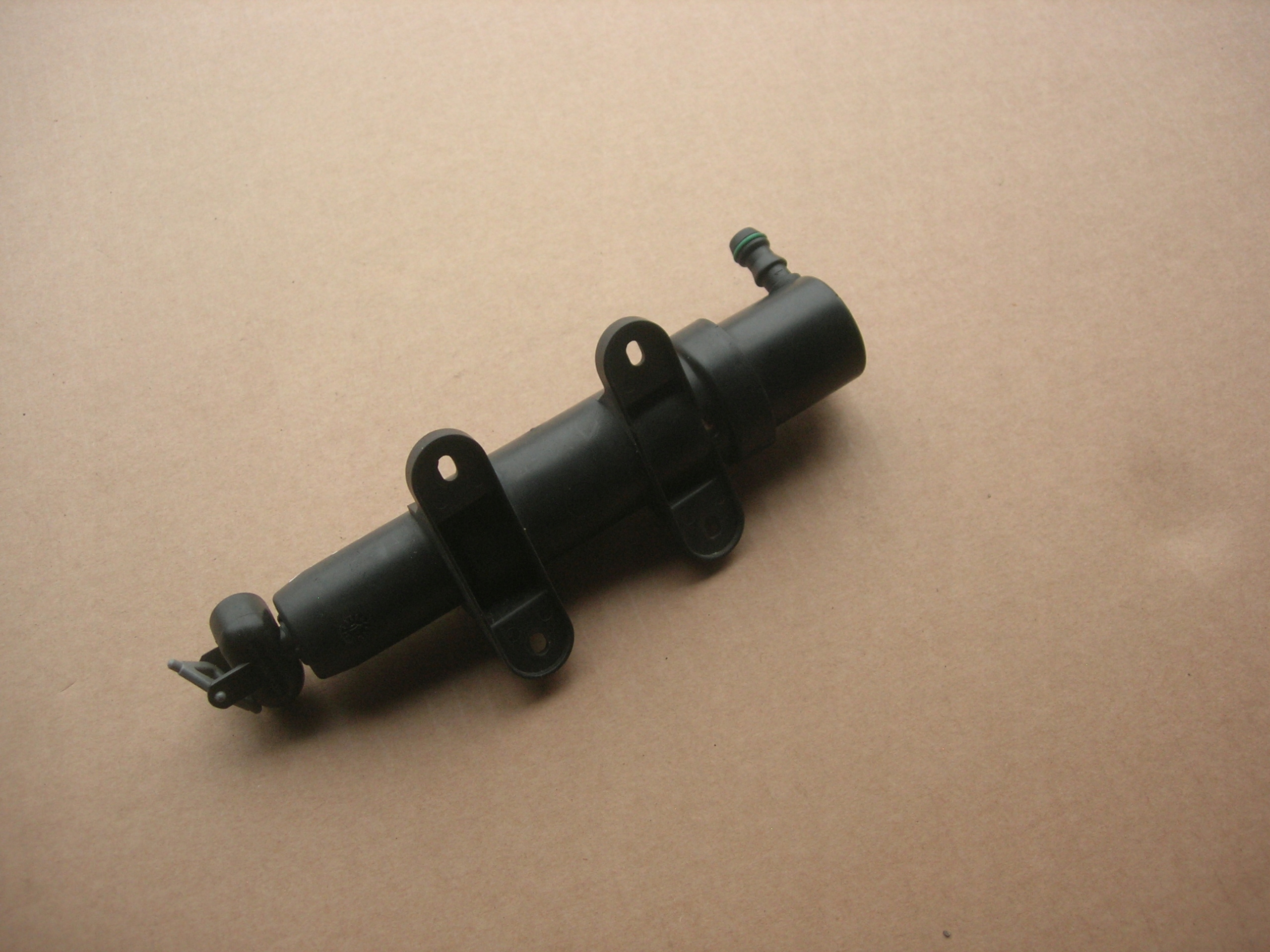 SPRYSKIWACZ REFLEKTORA L SKODA SUPERB II 3U0955979 Producent części Skoda OE