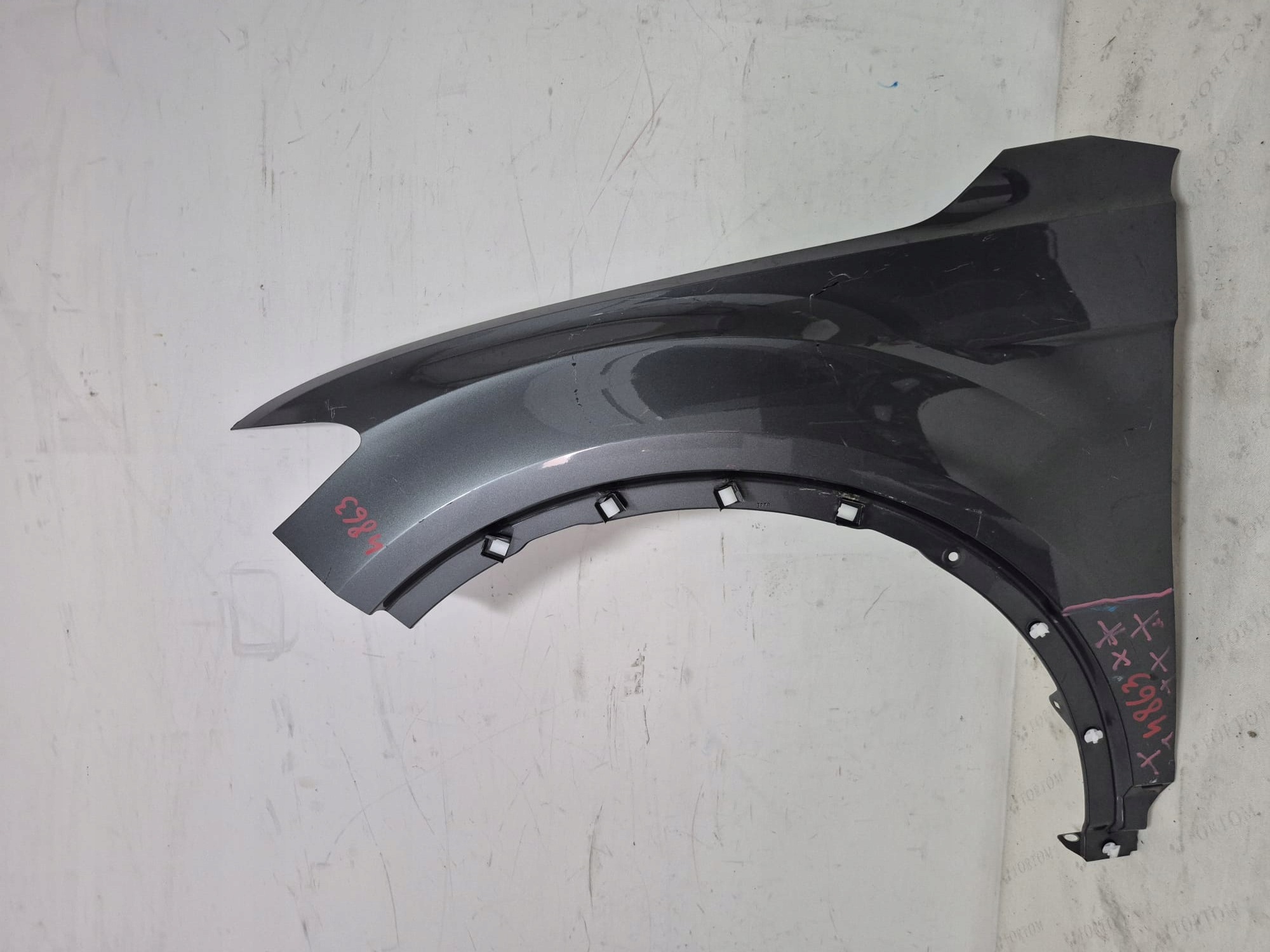 VW T-ROC and 1 17-25 fender front front left