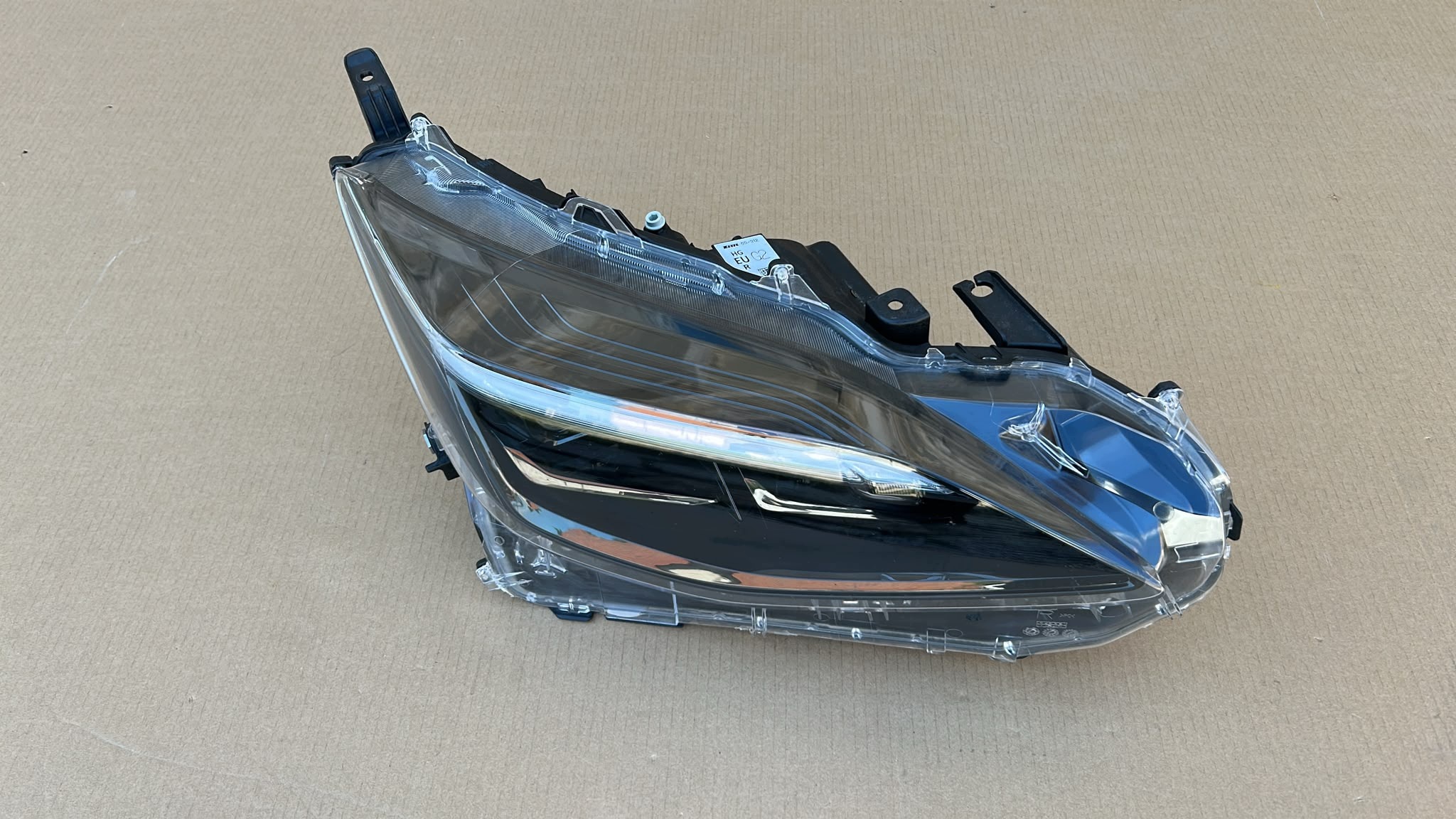 REFLEKTOR light left left front front TOYOTA YARIS CROSS 21