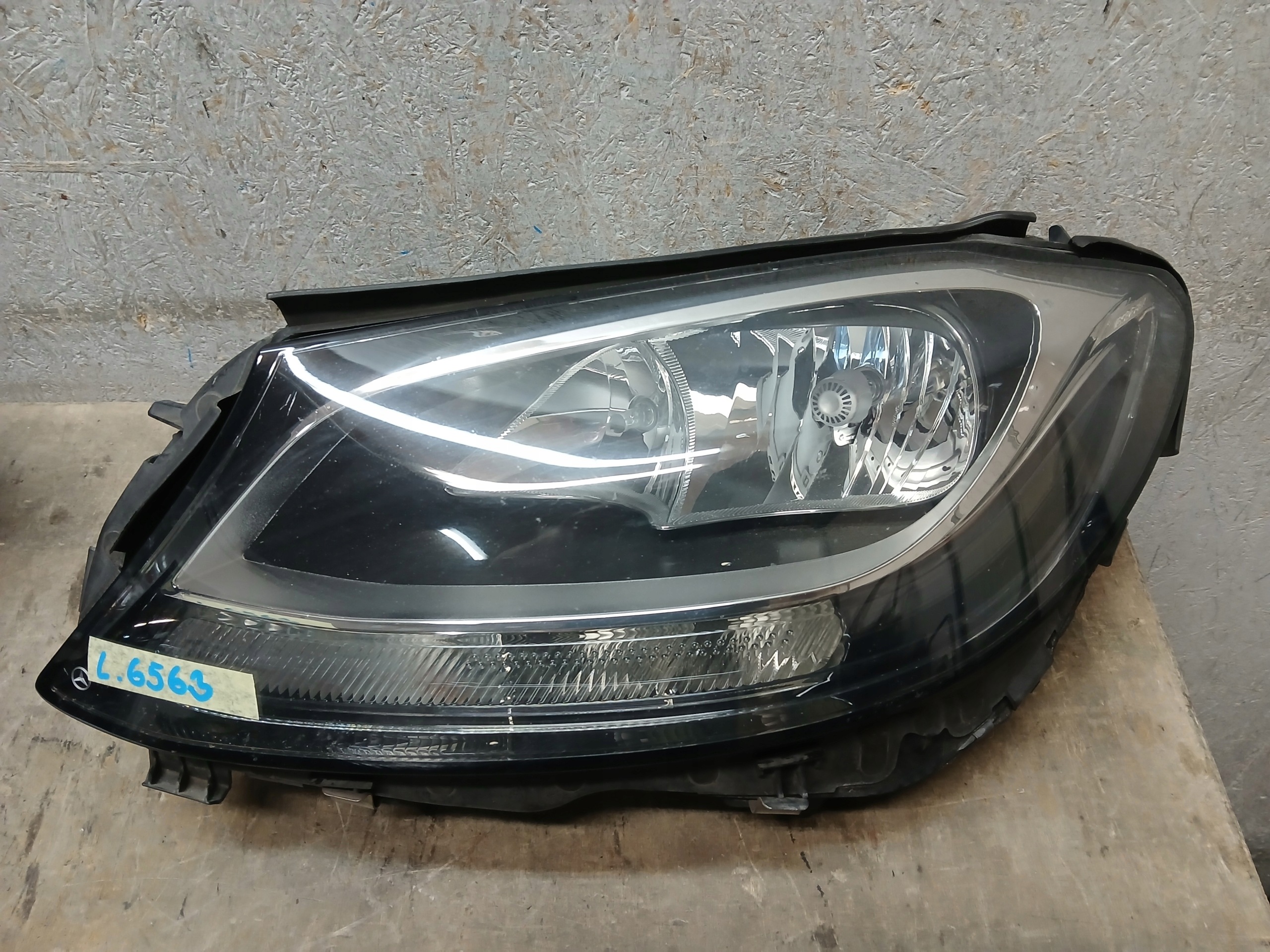 Licht vorne rechts oder links MERCEDES C KLASA W205 A2059066402 A2059066502