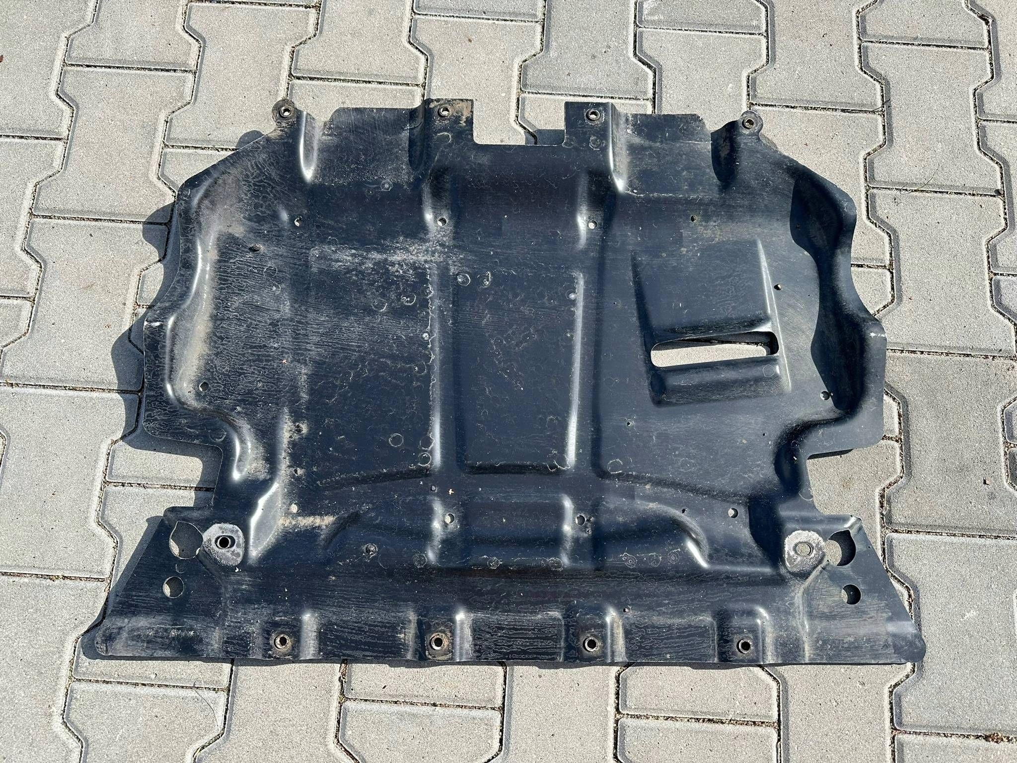MERCEDES E W213 AMG cover lower of the engine A21352465
