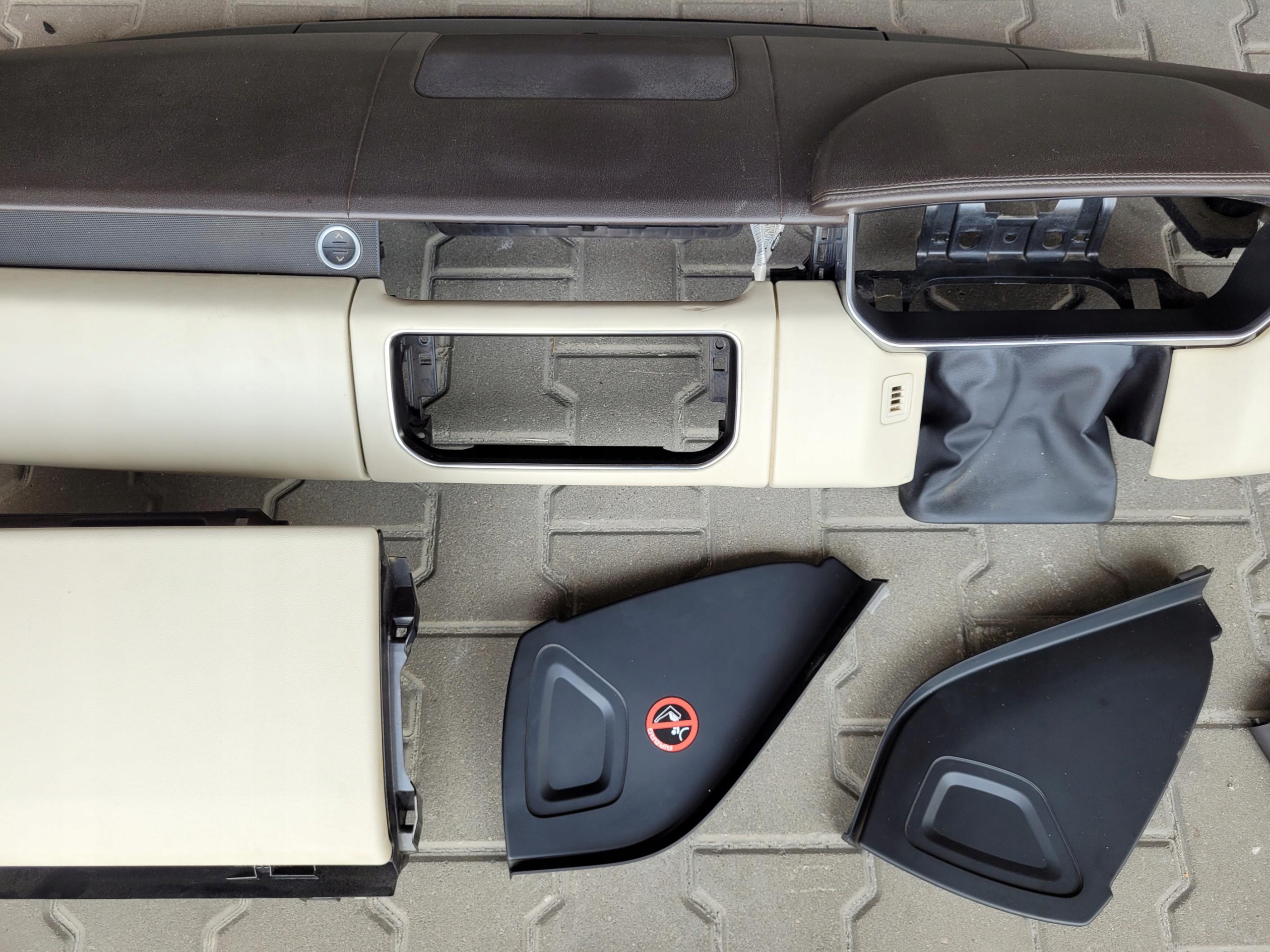 dashboard cockpit console passenger compartment DASHBOARD UK ANGLIK RANGE ROVER VOGUE L405