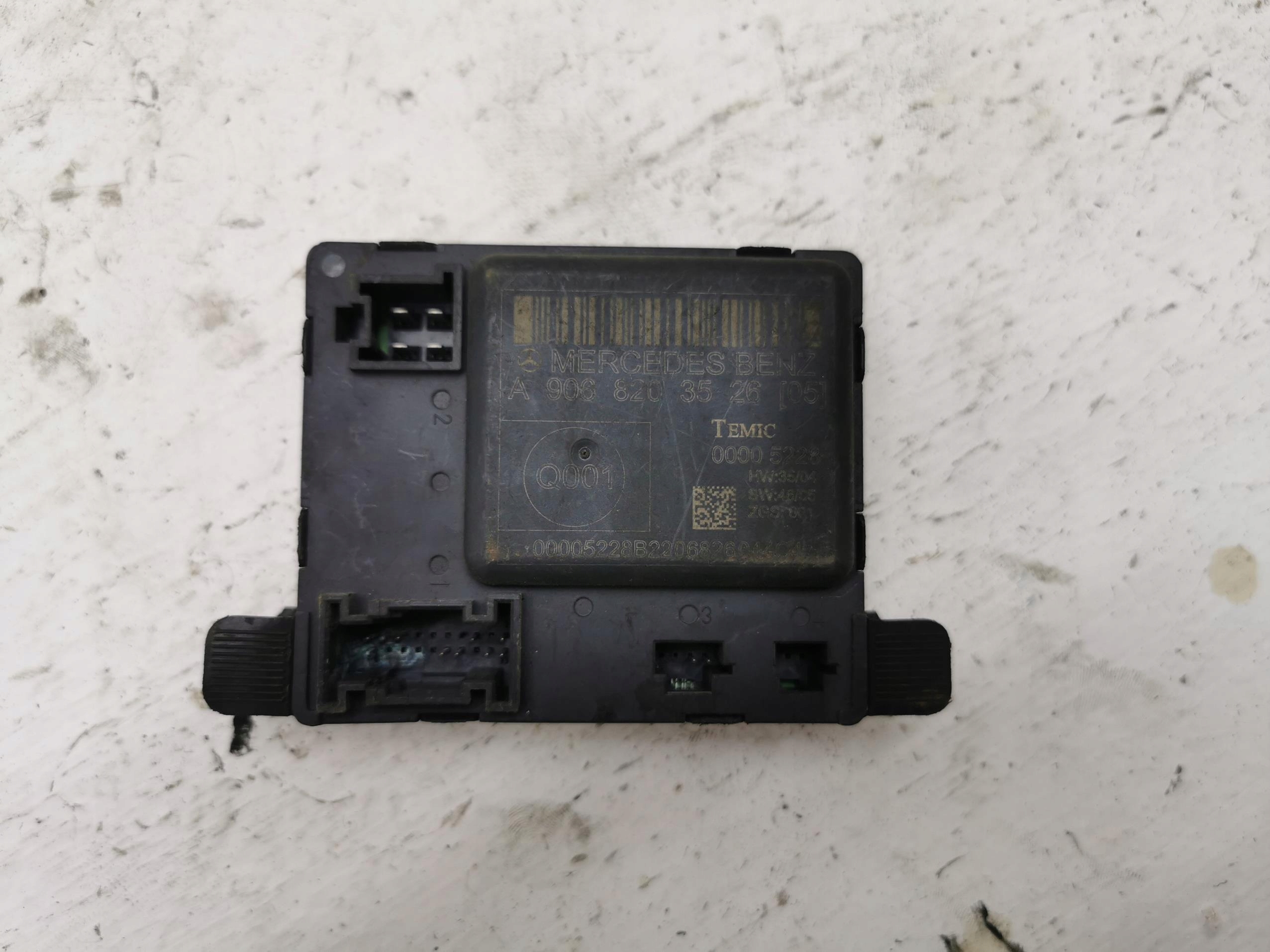 module door MERCEDES SPRINTER W906 A9068203526