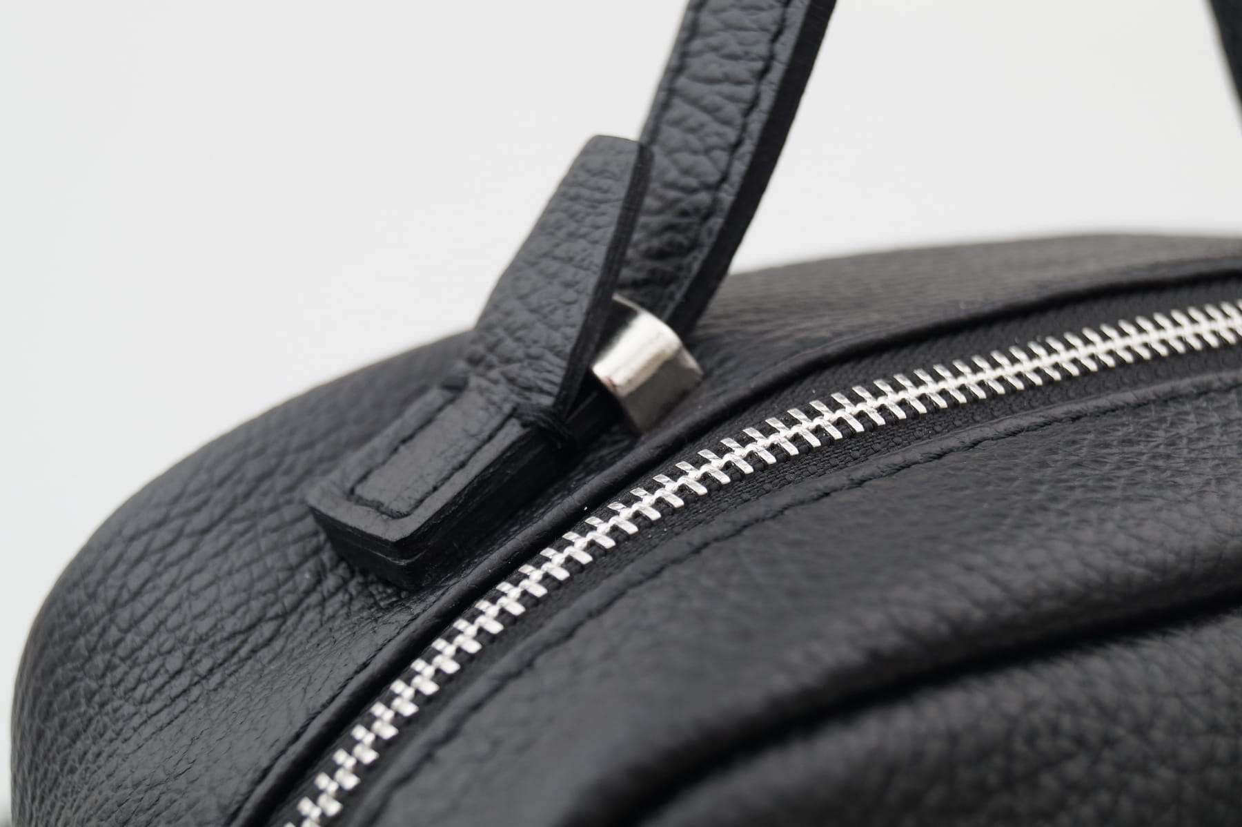 TOREBKA skórzana kuferek z ćwiekami J.SZARA Wysokość 18 cm