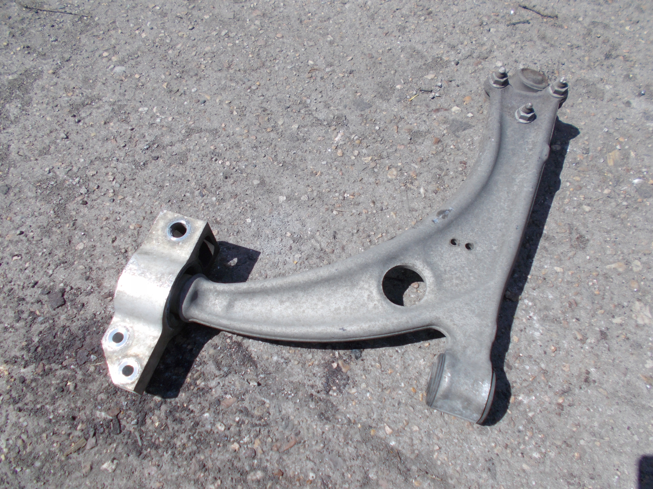VW PASSAT B6 KOMBI 1.4 TSI 09R arm left front 3C0407153B