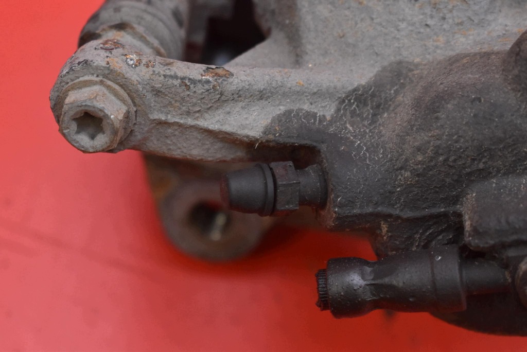 caliper brake left front 6798D SKODA SUPERB 2.0 TDI 190 KM 4X4 15-20