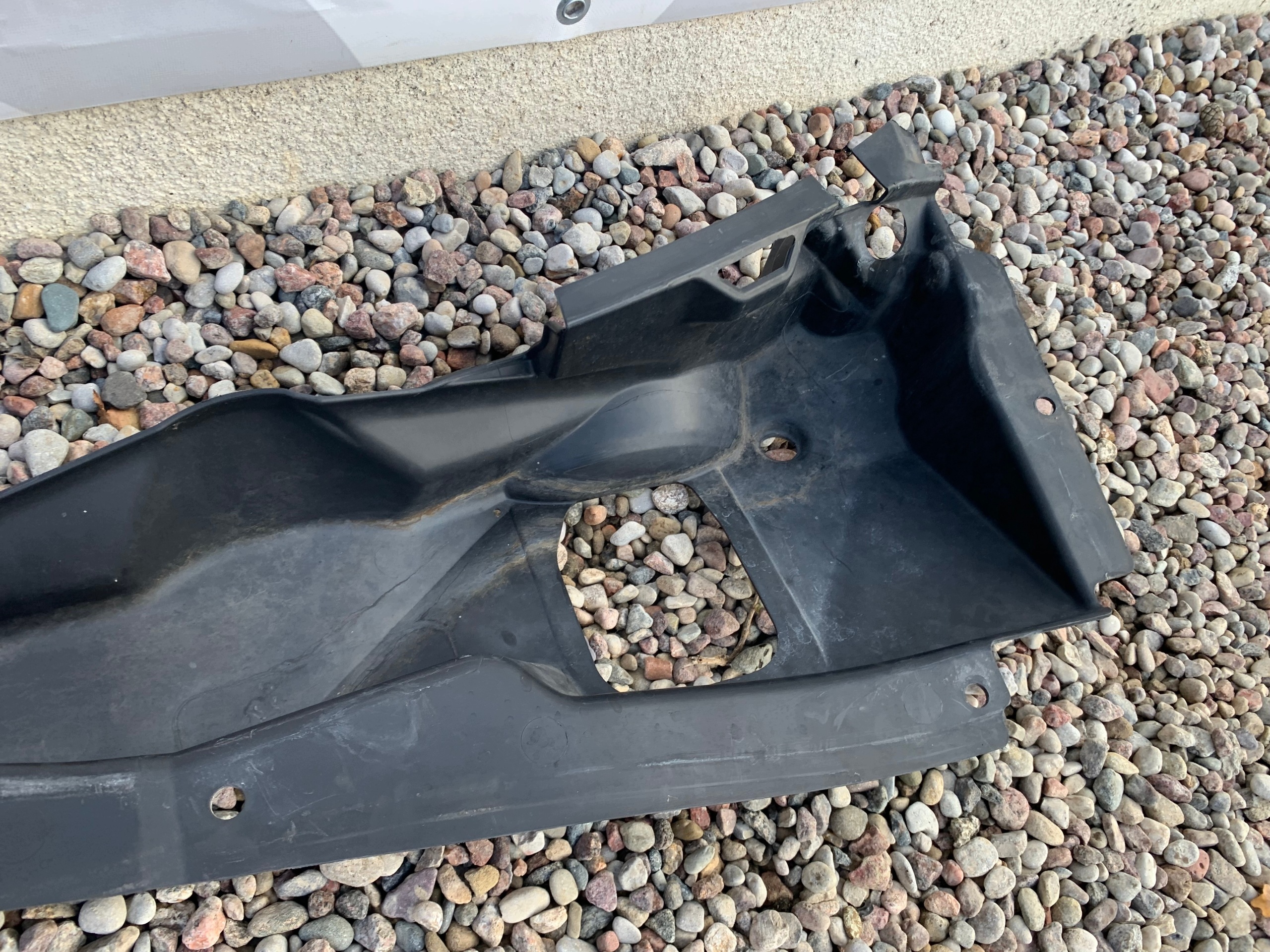 cover under the window left CHRYSLER 300C 3.0 V6 CRD 04806310AC 52882
