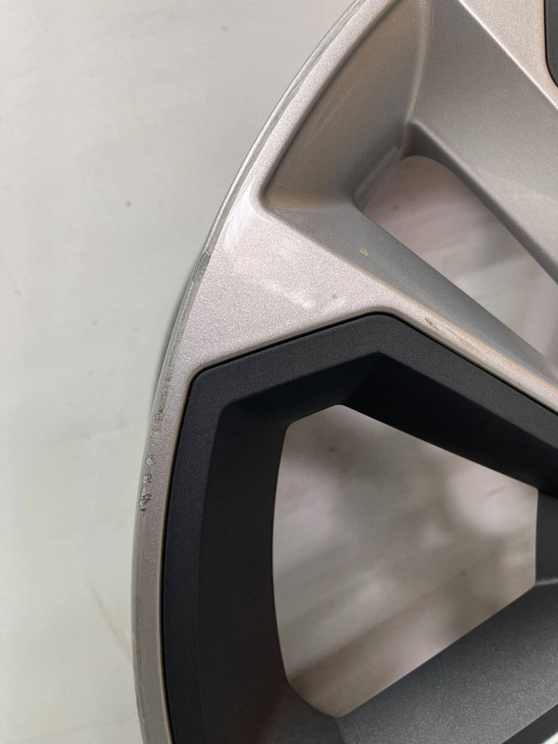 disk hliníkový AUDI A4 S4 B9 8W9601025R 8J X 19 ET32