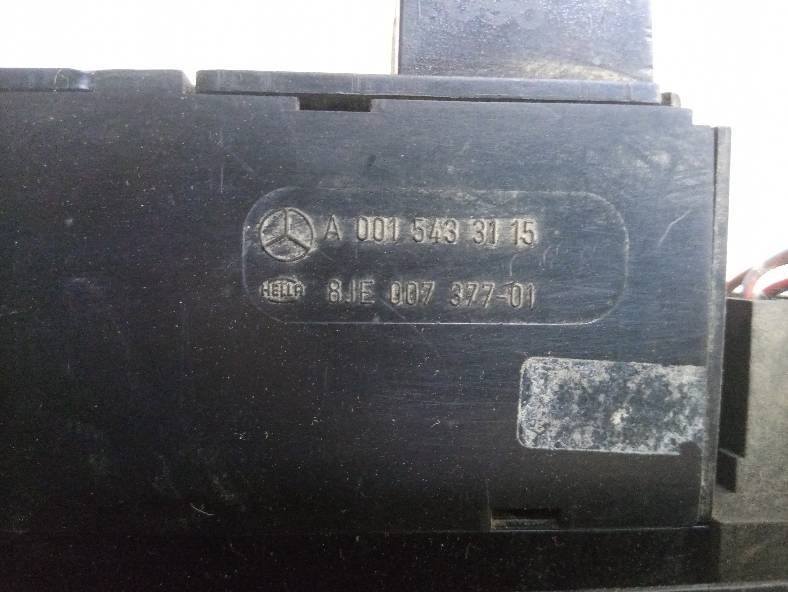 SKRZYNKA BEZPIECZNIKÓW 0015433115 Mercedes- ECONIC Numer katalogowy części 0015433115