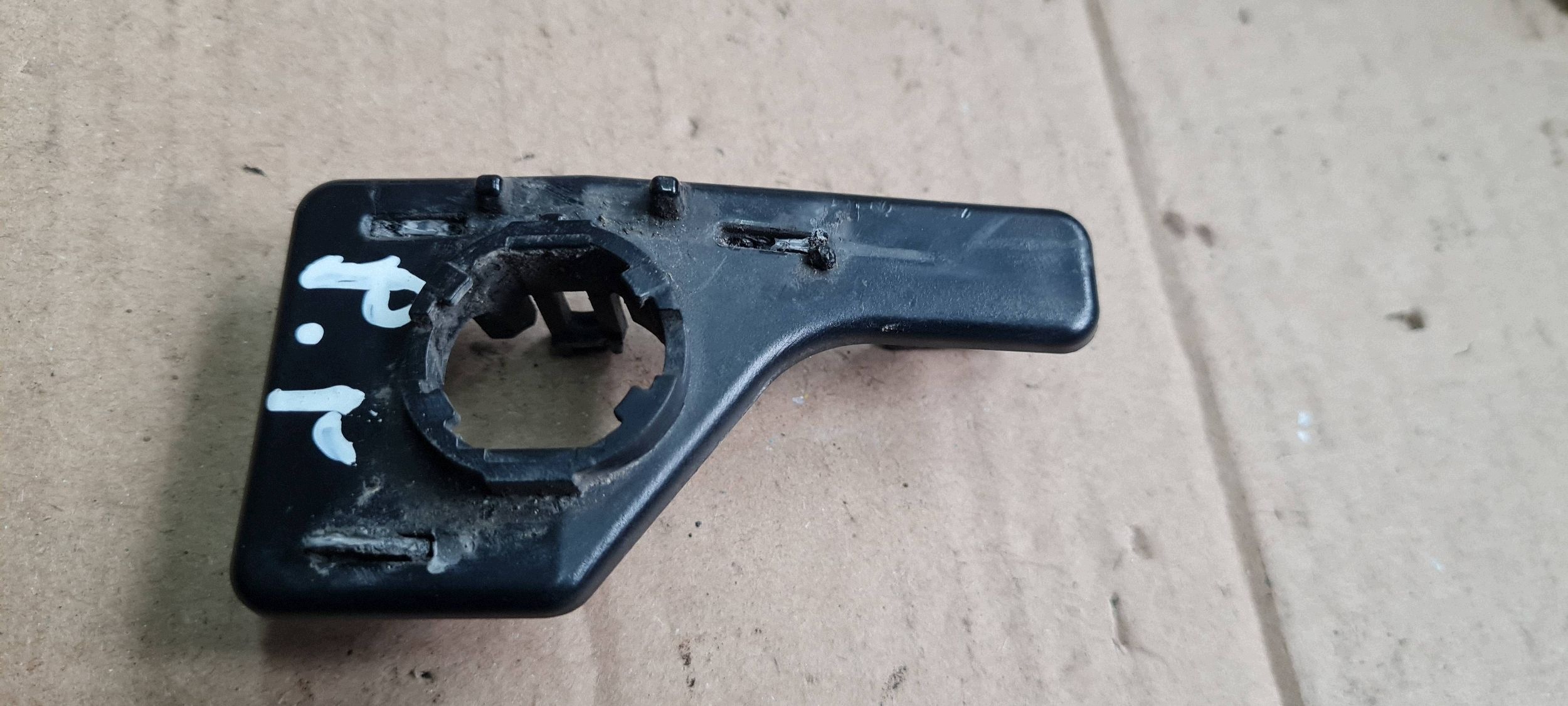 A6 C7 4G LIFT bracket holder KOSZYCZEK right front 4G0919268K