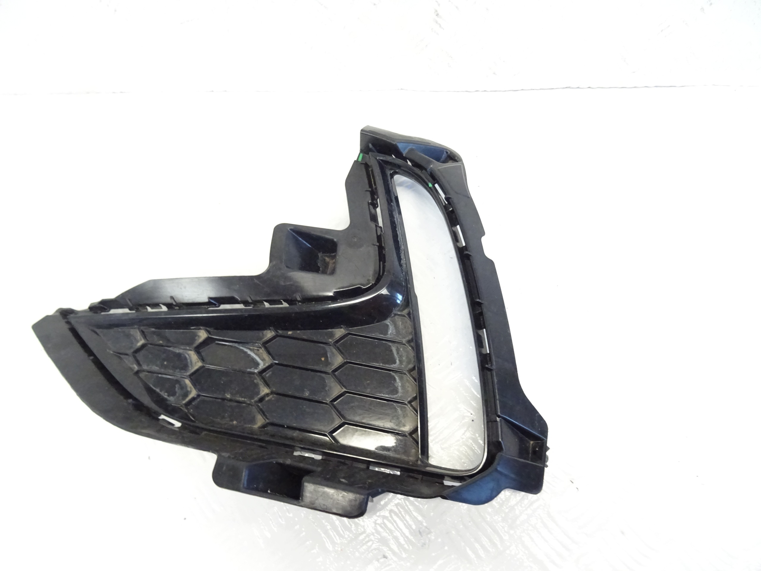 grid of a bumper left front MG HS and LIFT 10947218