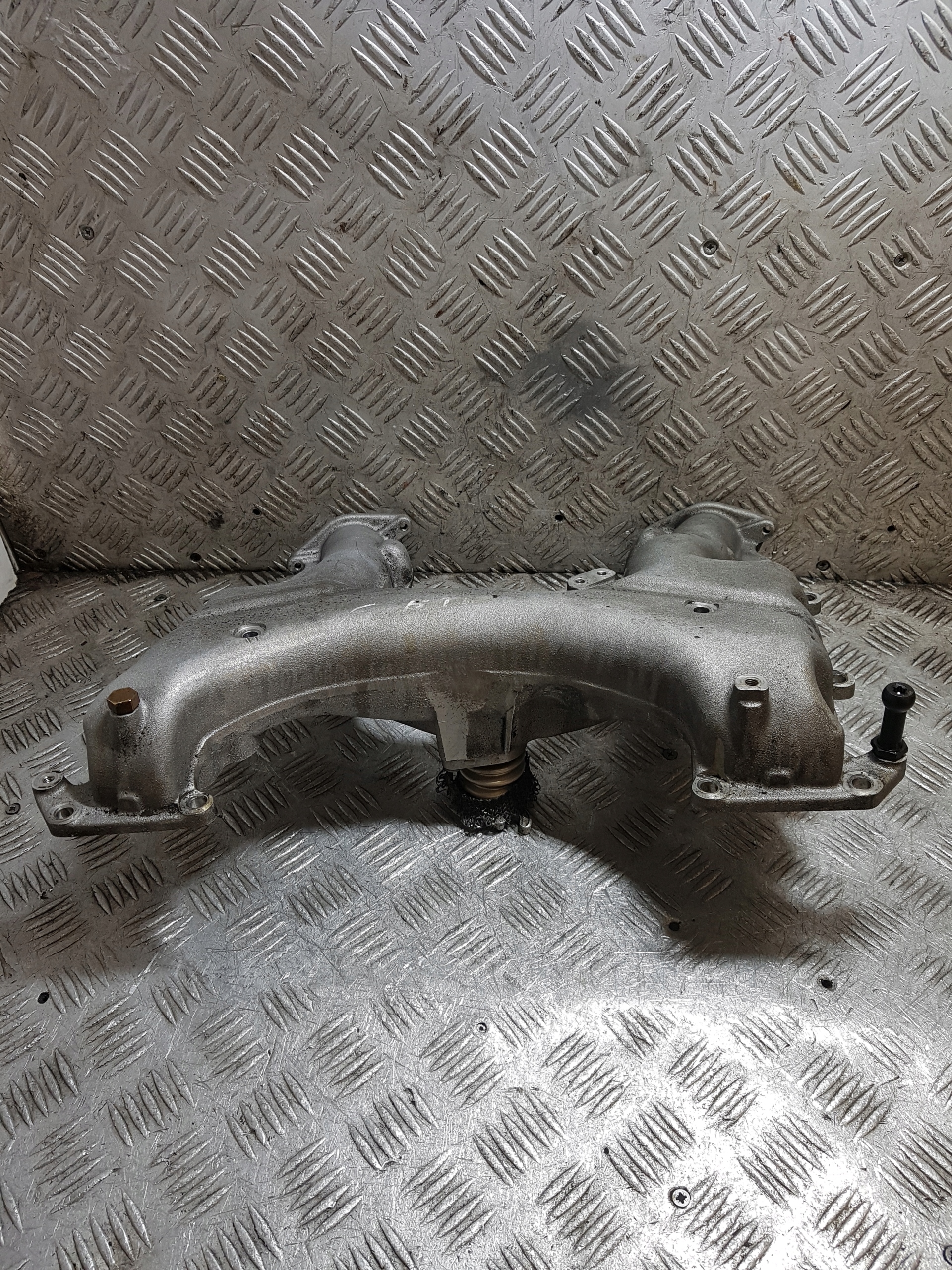 intake manifold AUDI Q7 4.2TDI 057145770J