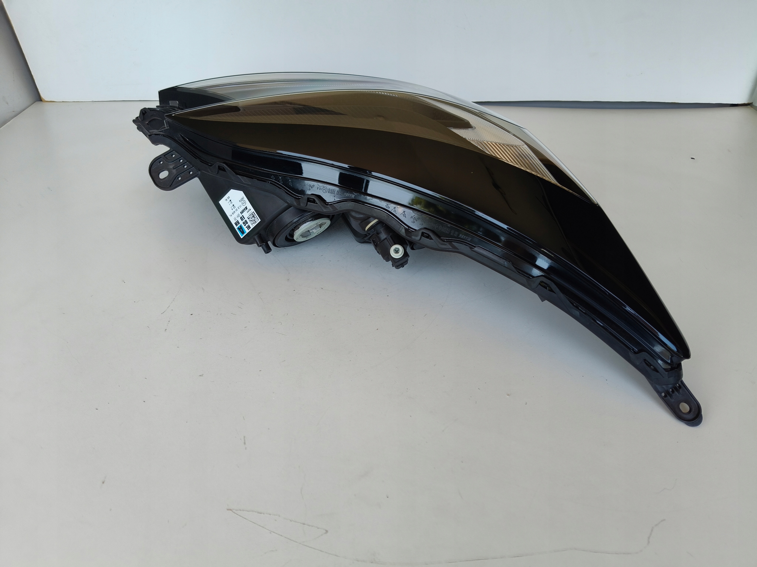 light right REFLEKTOR TOYOTA AYGO X 22- LED