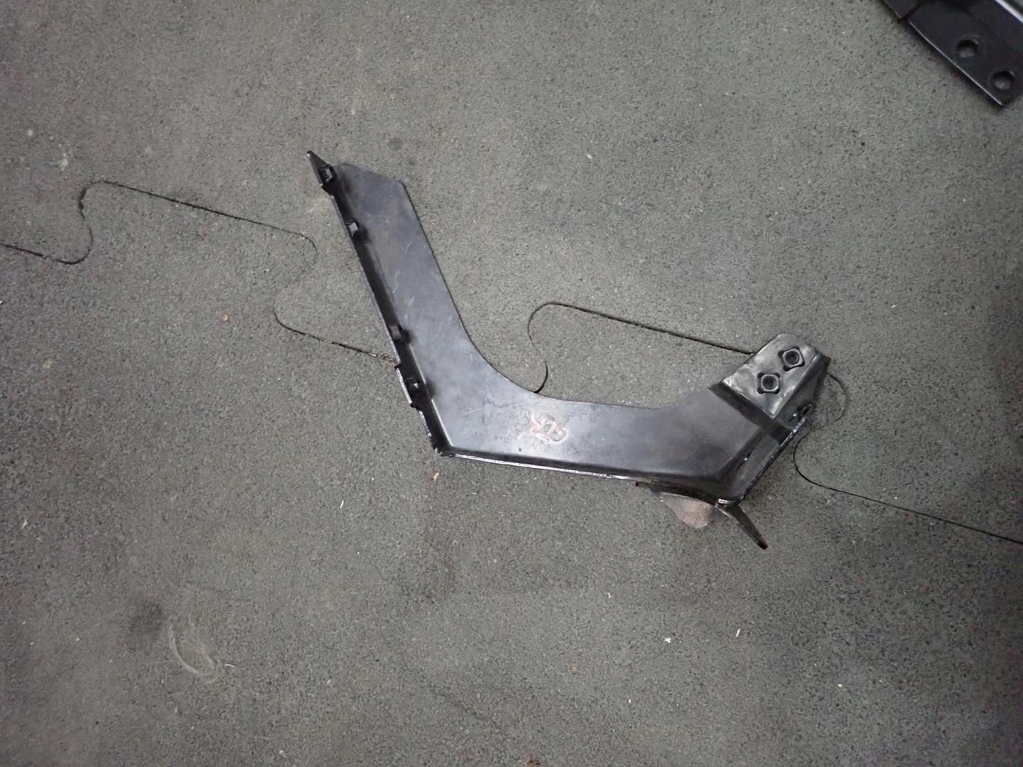 Stütze Halter NISSAN GTR