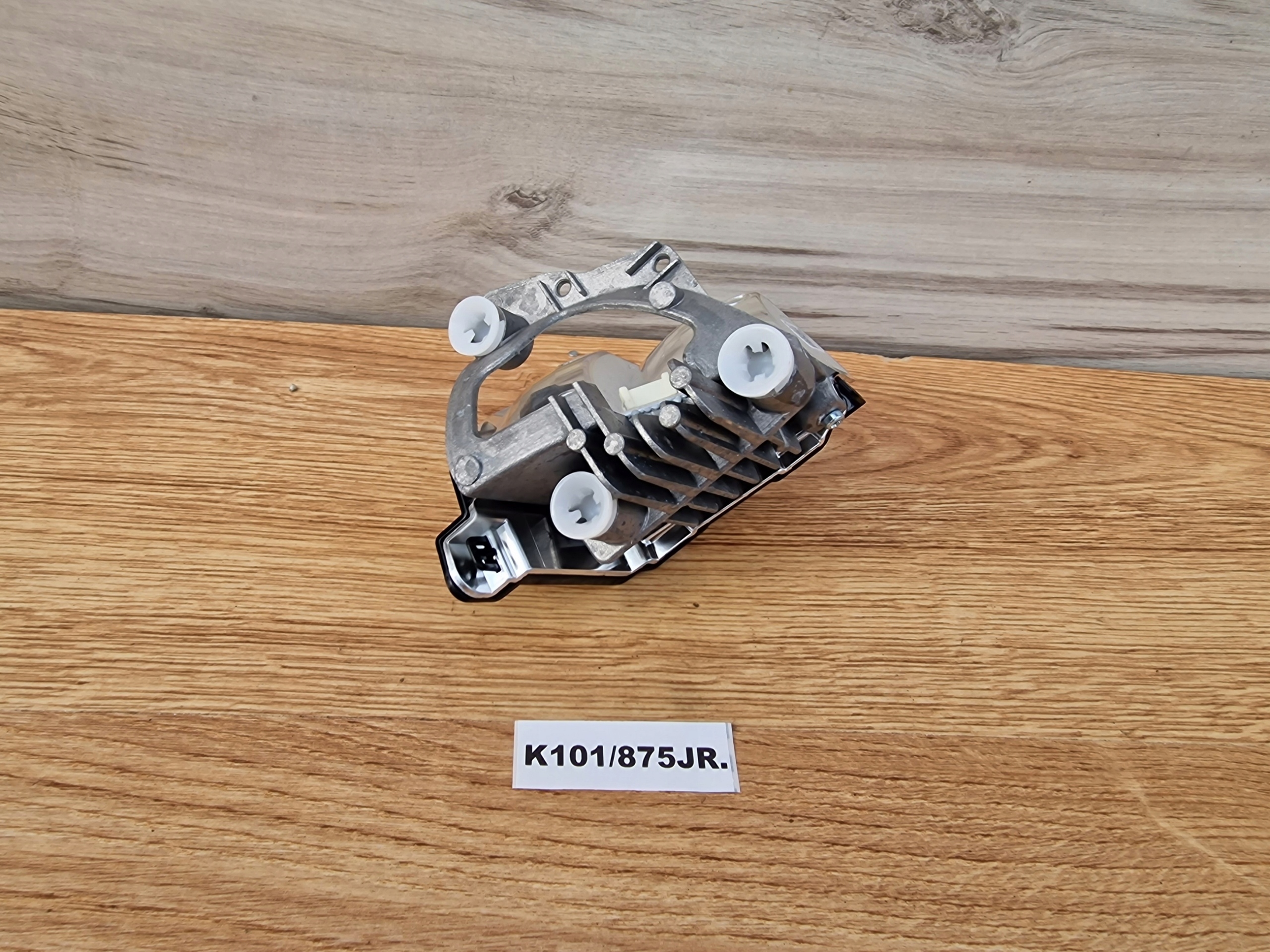 ODBLYSNIK MODULO LED SINISTRA AUDI Q2 B012190-A