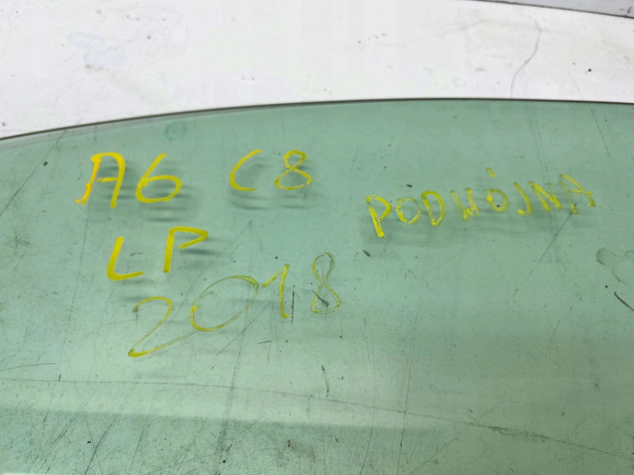 window side door left front AUDI A6 C8 PODWOJNA 4K0845021