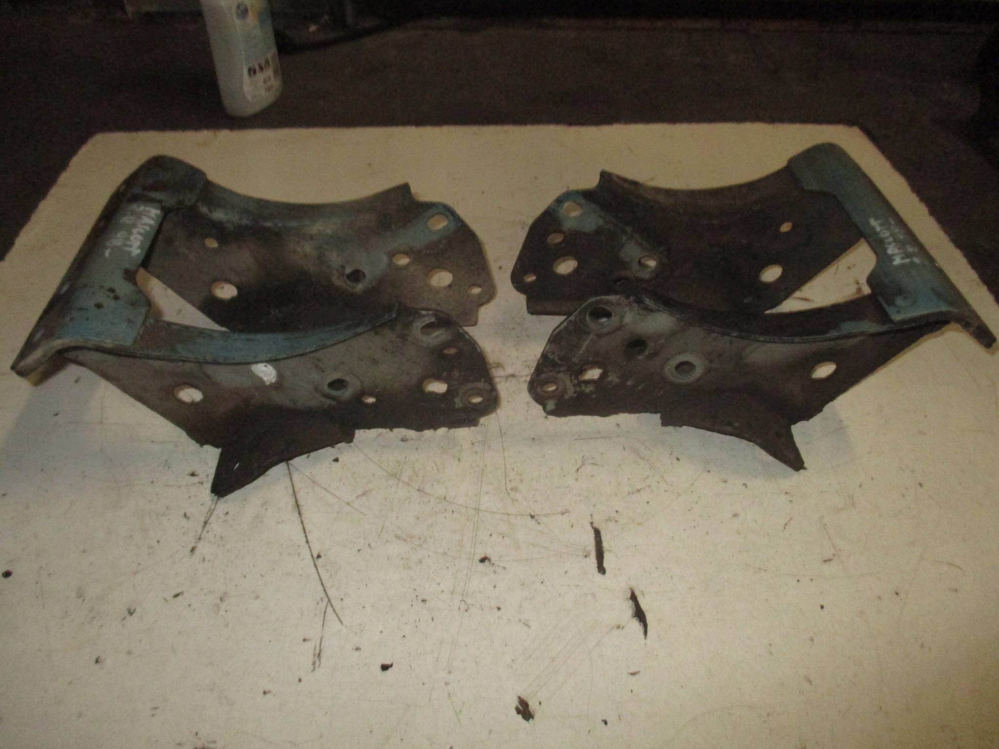 КРОНШТЕЙН КРЕПЛЕНИЯ РАМЫ RENAULT MASCOTT 2.8-