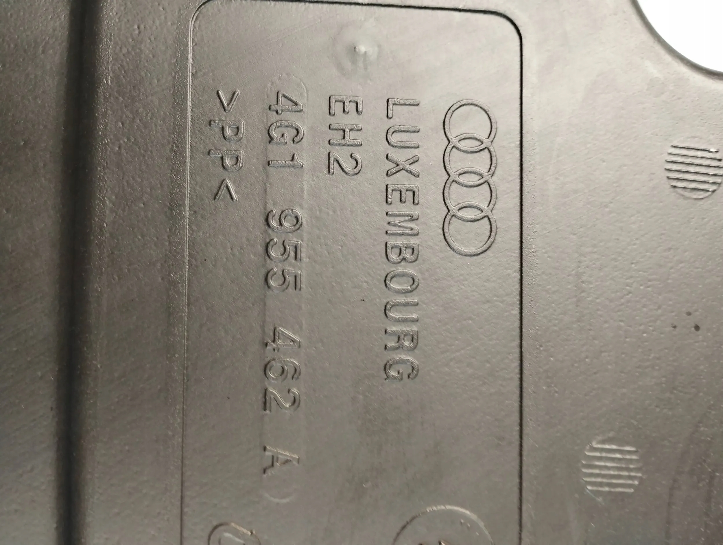 Audi A6 C7 4G washer fluid tank 4G1955462A