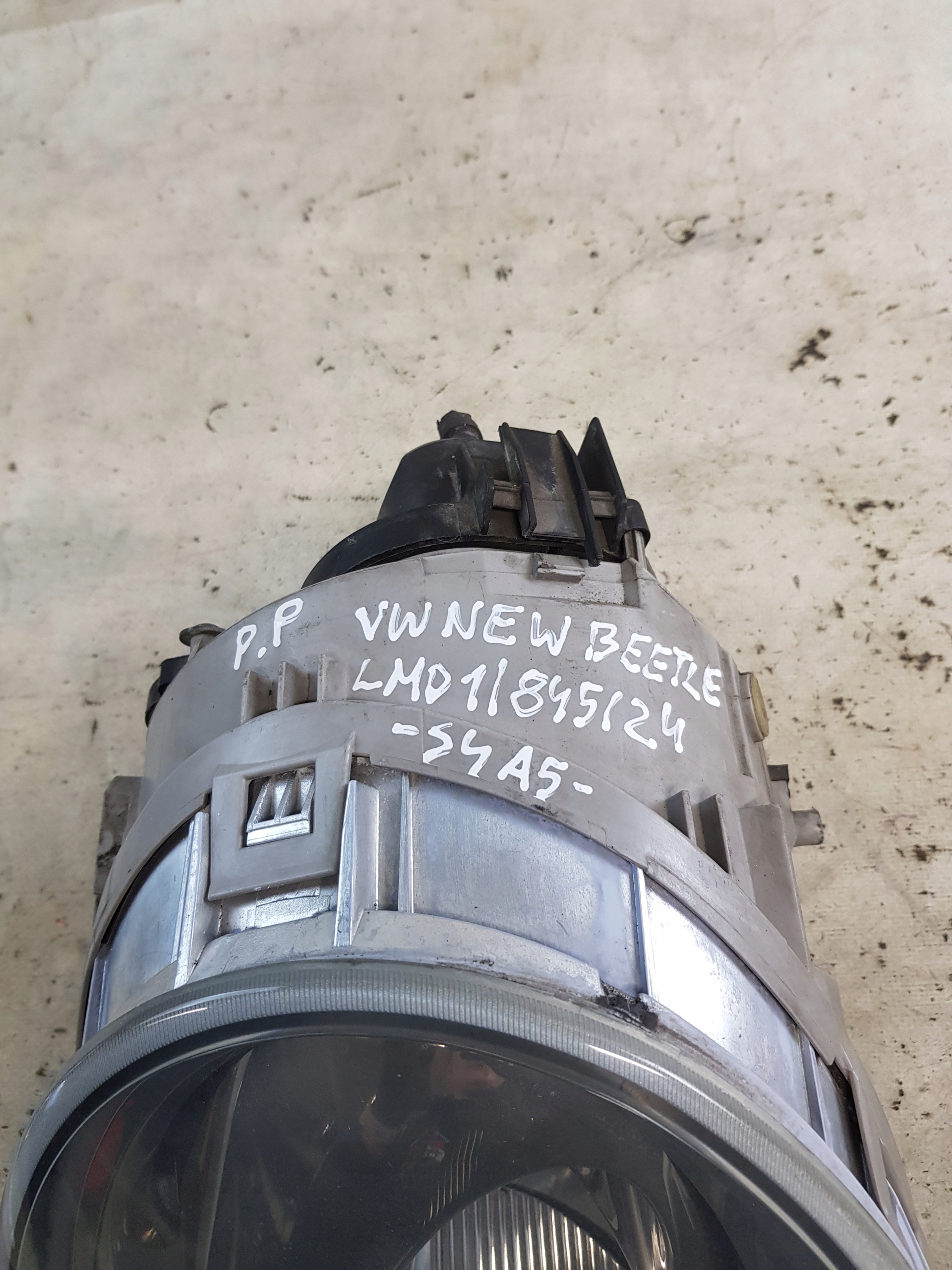 VW NEW BEETLE 98r. light right front 1C0941006 EU