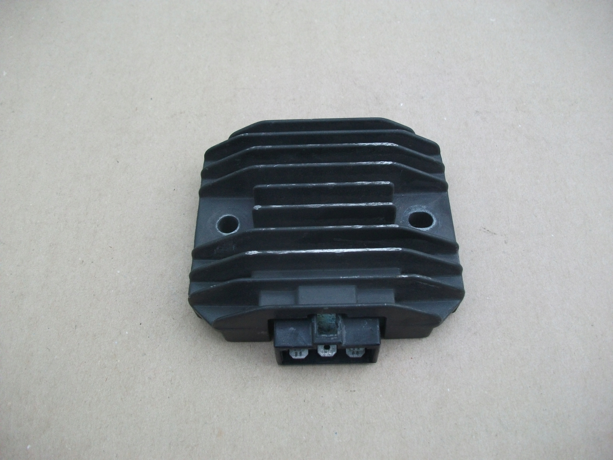 YAMAHA TDM 850 4TX REGULATOR NAPIĘCIA