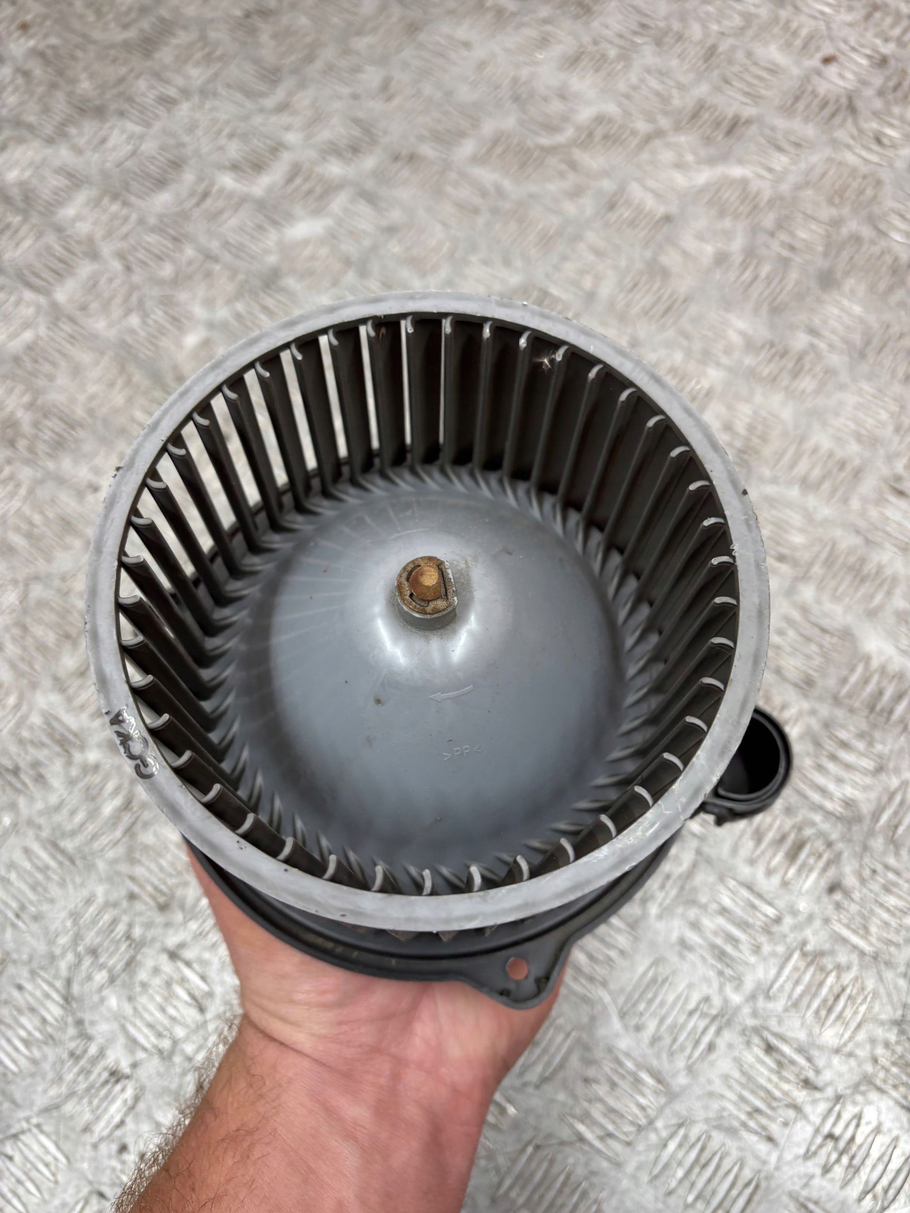 ventilátor klími KIA VENGA F00S3B2407