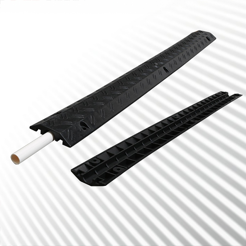 NAJAZD KABLOWY PROGOWY PRÓG CZARNY MASKOWNICA OSŁONA OCHRONA KABLI 1m 100cm Model Rebiko