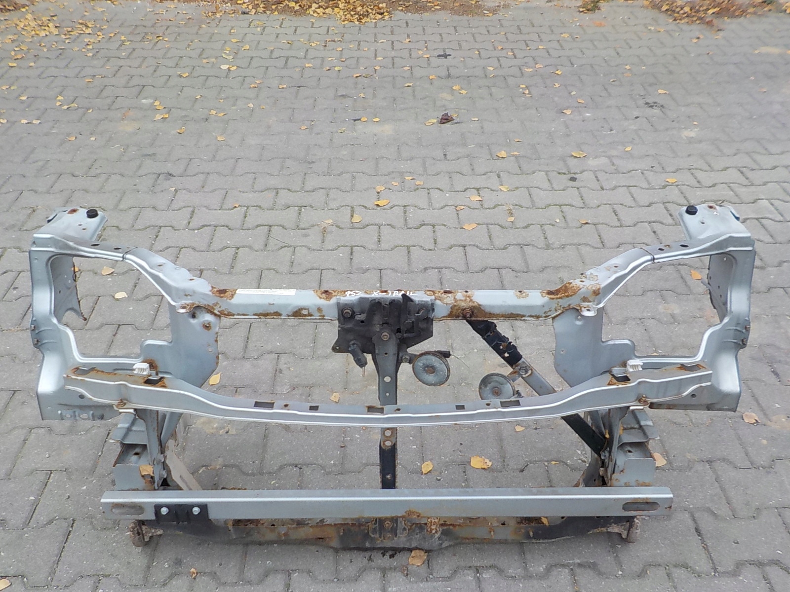 952 NISSAN X-TRAIL T30 support panel for radiators pillar