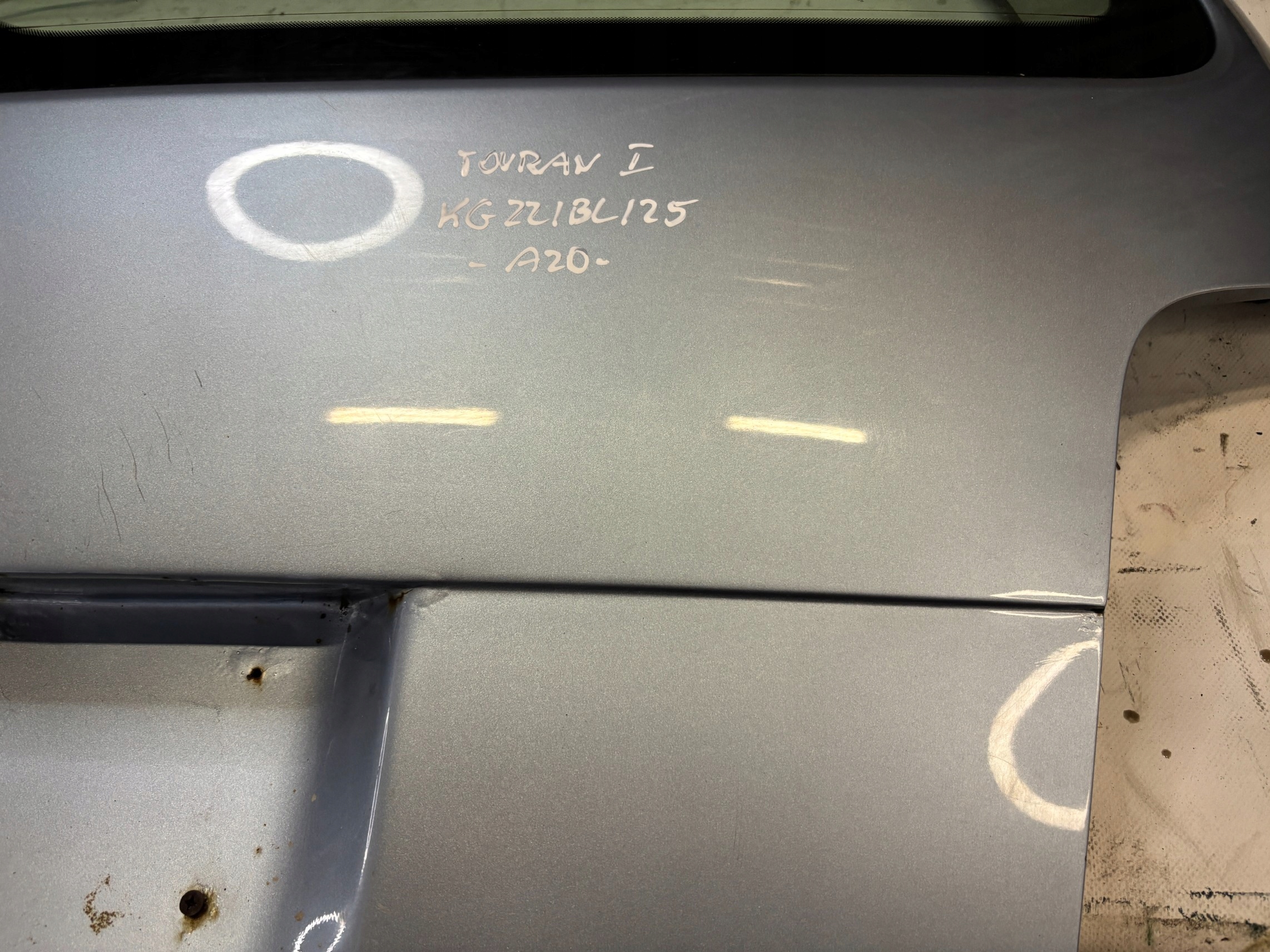 trunk door boot Volkswagen Touran and 1