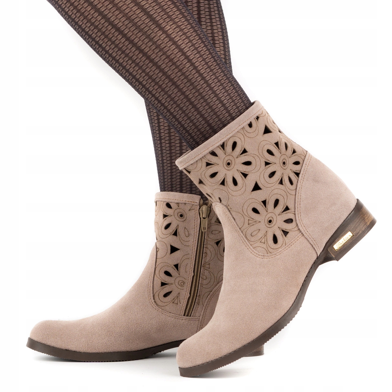 Pohodlné kotníkové boty z přírodní nubukové kůže Alice béžové ploché obojky 38