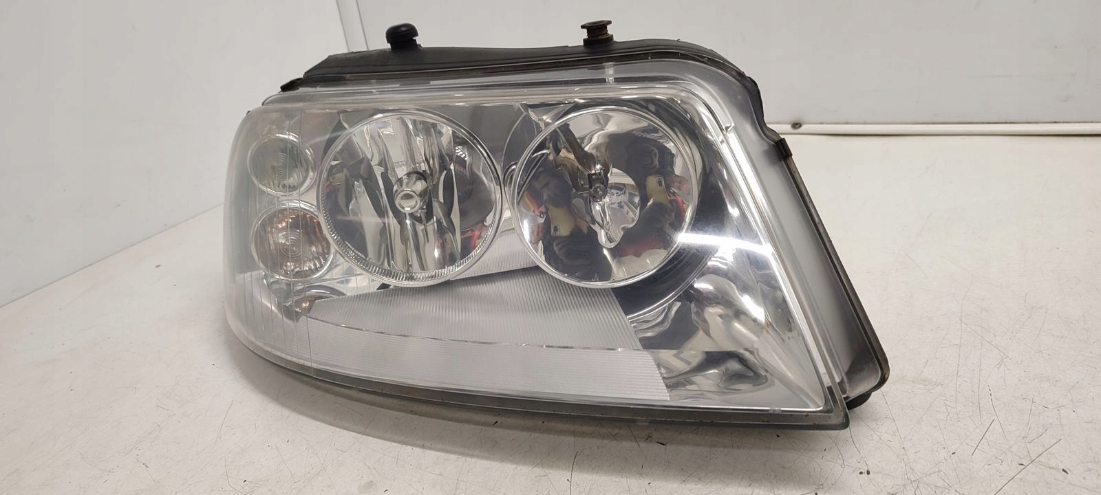 light front front right VW Sharan and LIFT