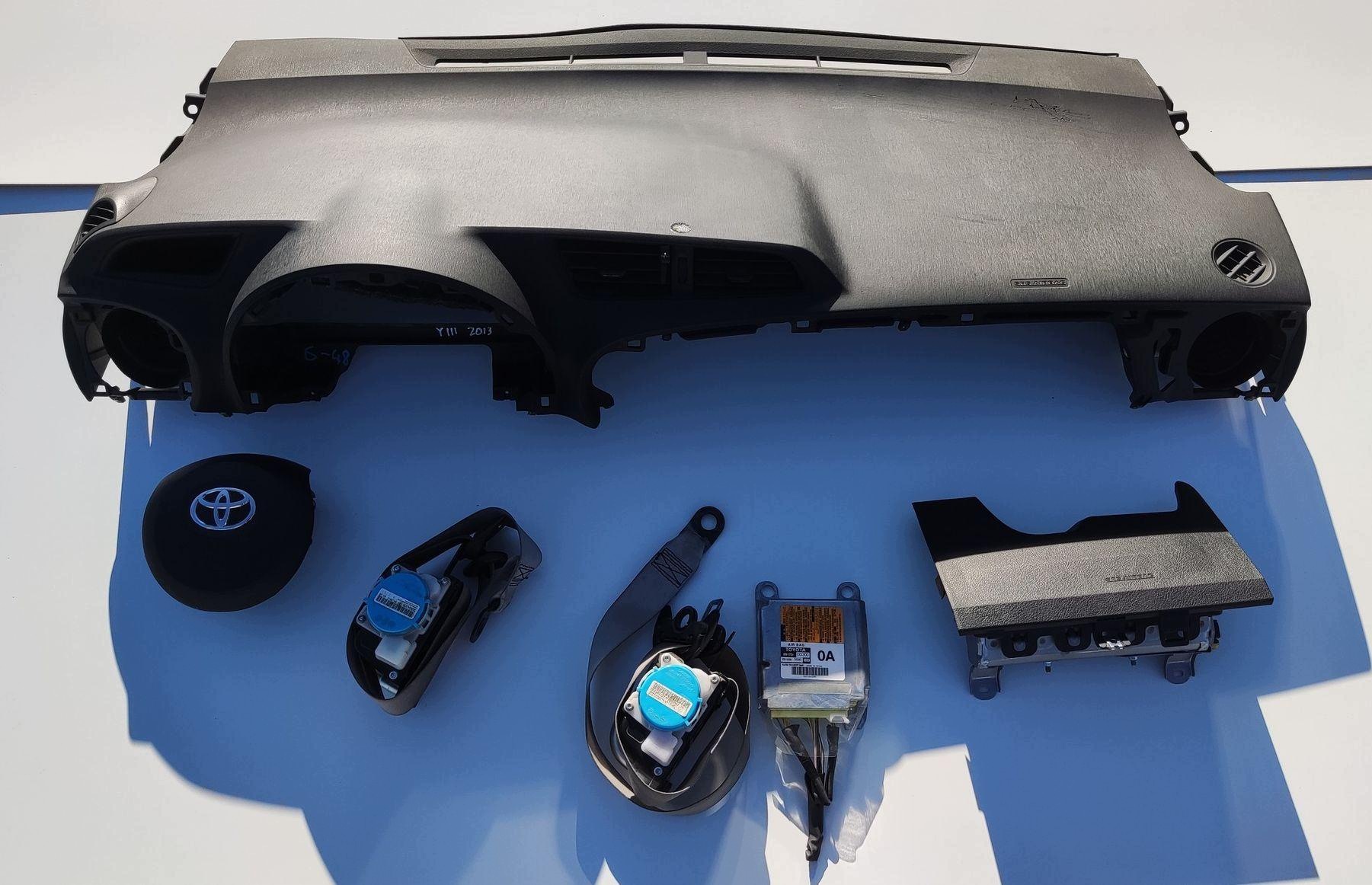 dashboard console airbag airbag tension belts SENSOR TOYOTA YARIS III 2011-2014