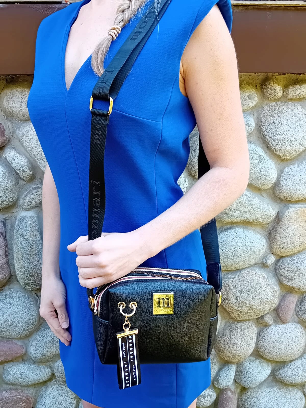 Monnari Torebka Listonoszka Czarna z zawieszką Model BAG5250-020