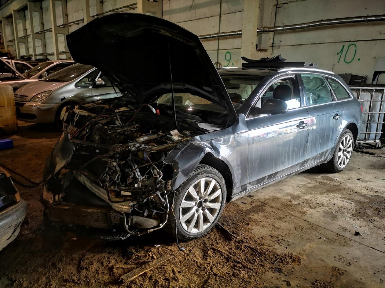 Audi A4 клапан EGR 2009 2.0л