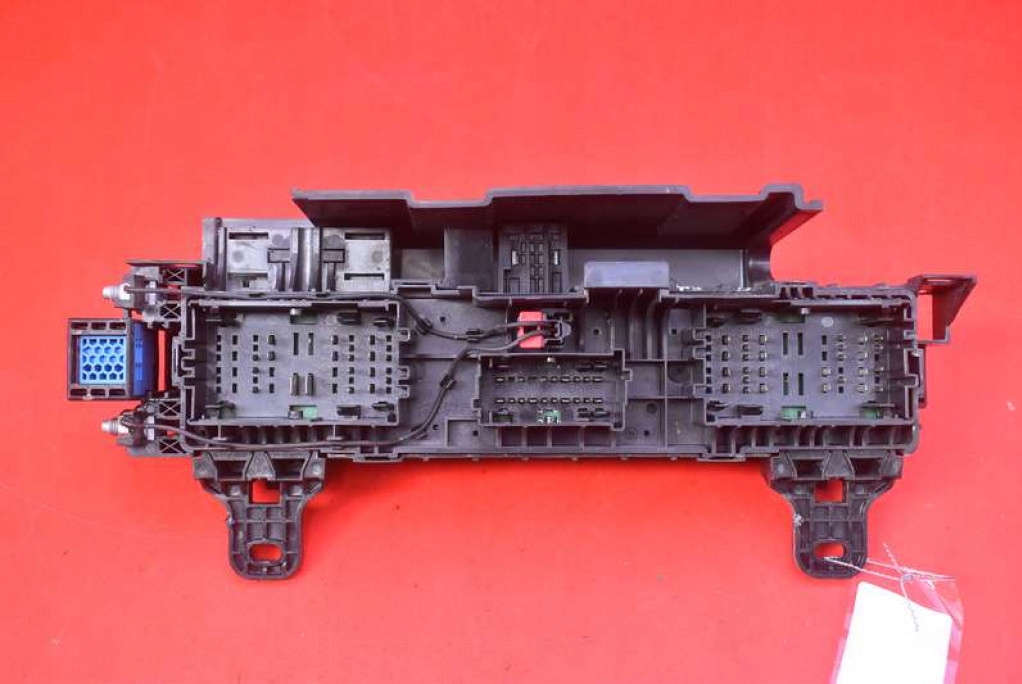 SKRZYNKA BEZPIECZNIKÓW 1094405-00-E TESLA MODEL S PERFORMANCE 762 KM 16-21 Numer katalogowy części 1094405-00-E