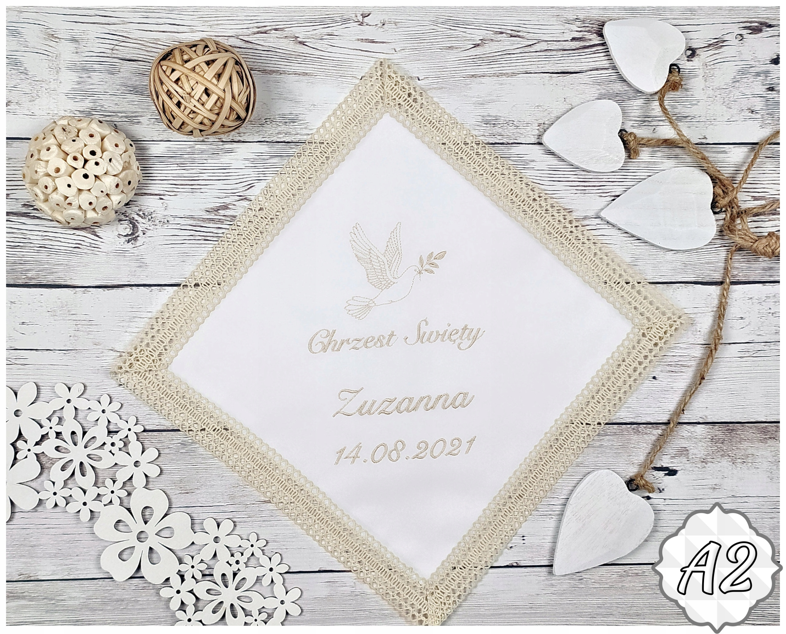Biała szatka do chrztu z haftem BOHO na chrzest Pamiątka SODALIT pudełko A Rodzaj szatka
