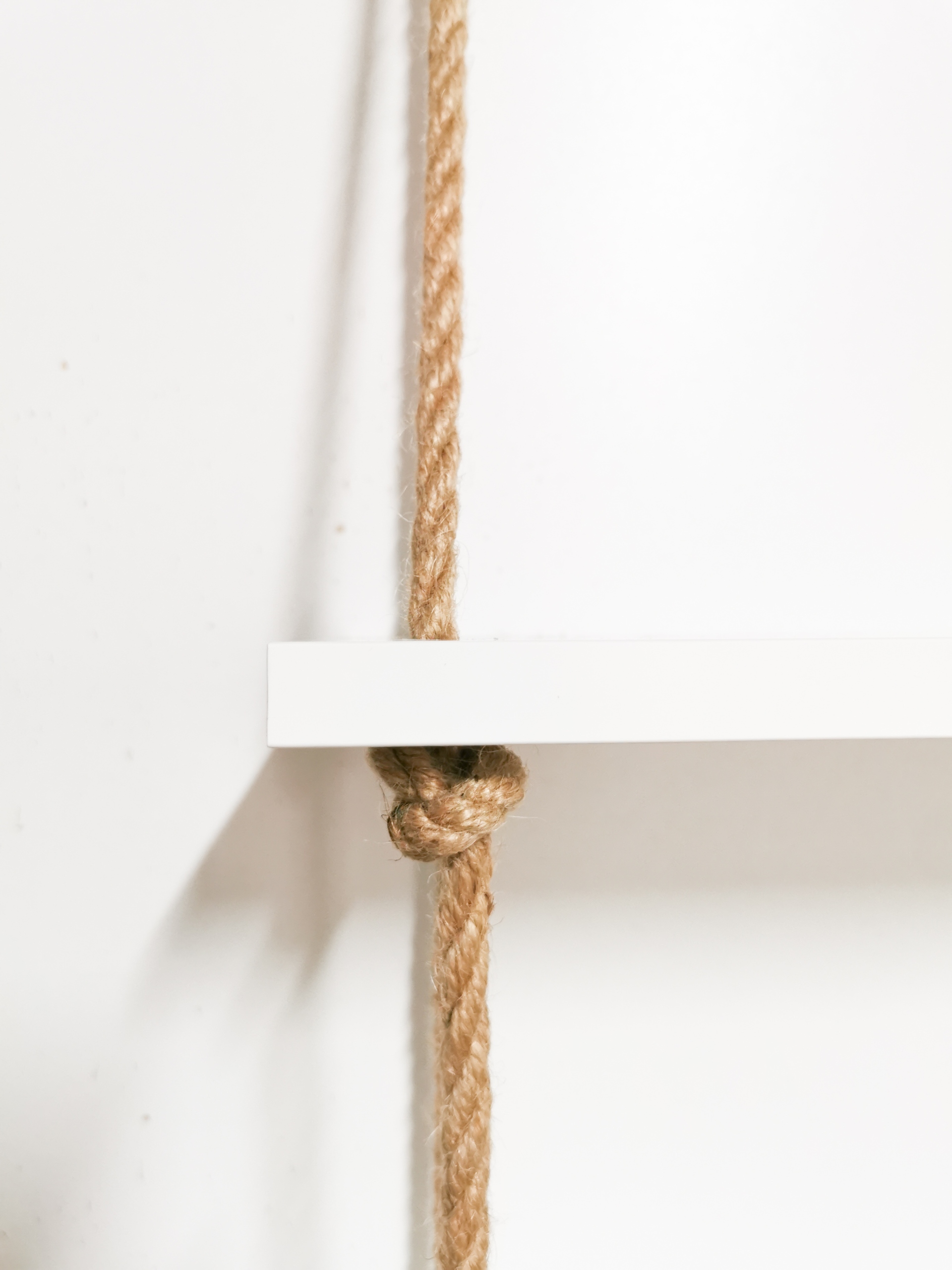 Białe półki na sznurkach linach , styl boho, białe Wysokość mebla 70 cm