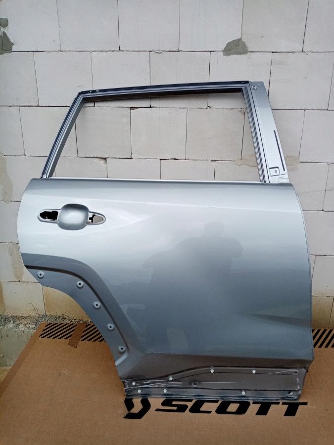 Toyota Rav4 drzwi tylne prawe