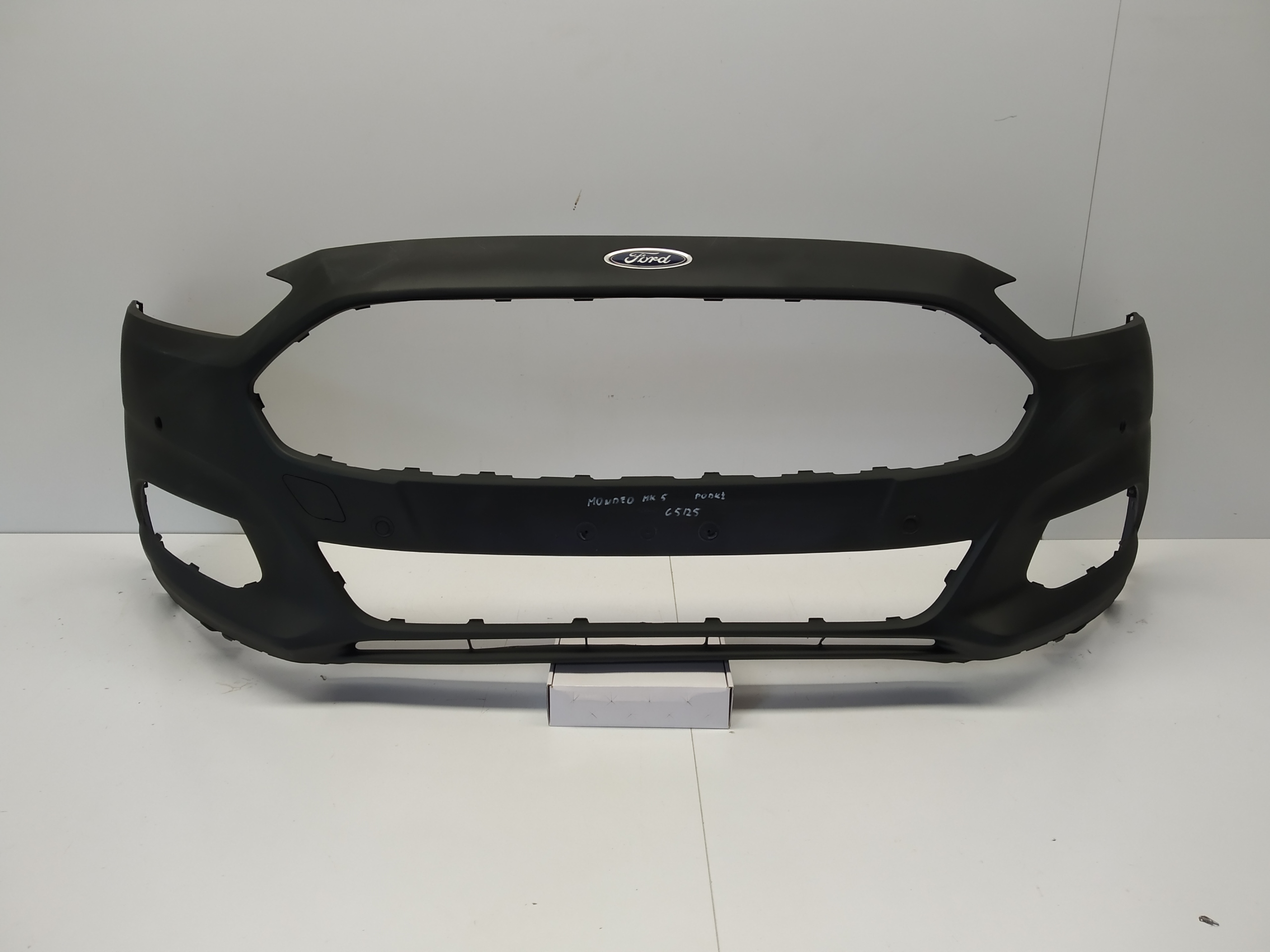 2014-2019r Ford Mondeo Mk5 V bumper front original 4xPdc without Spryskow
