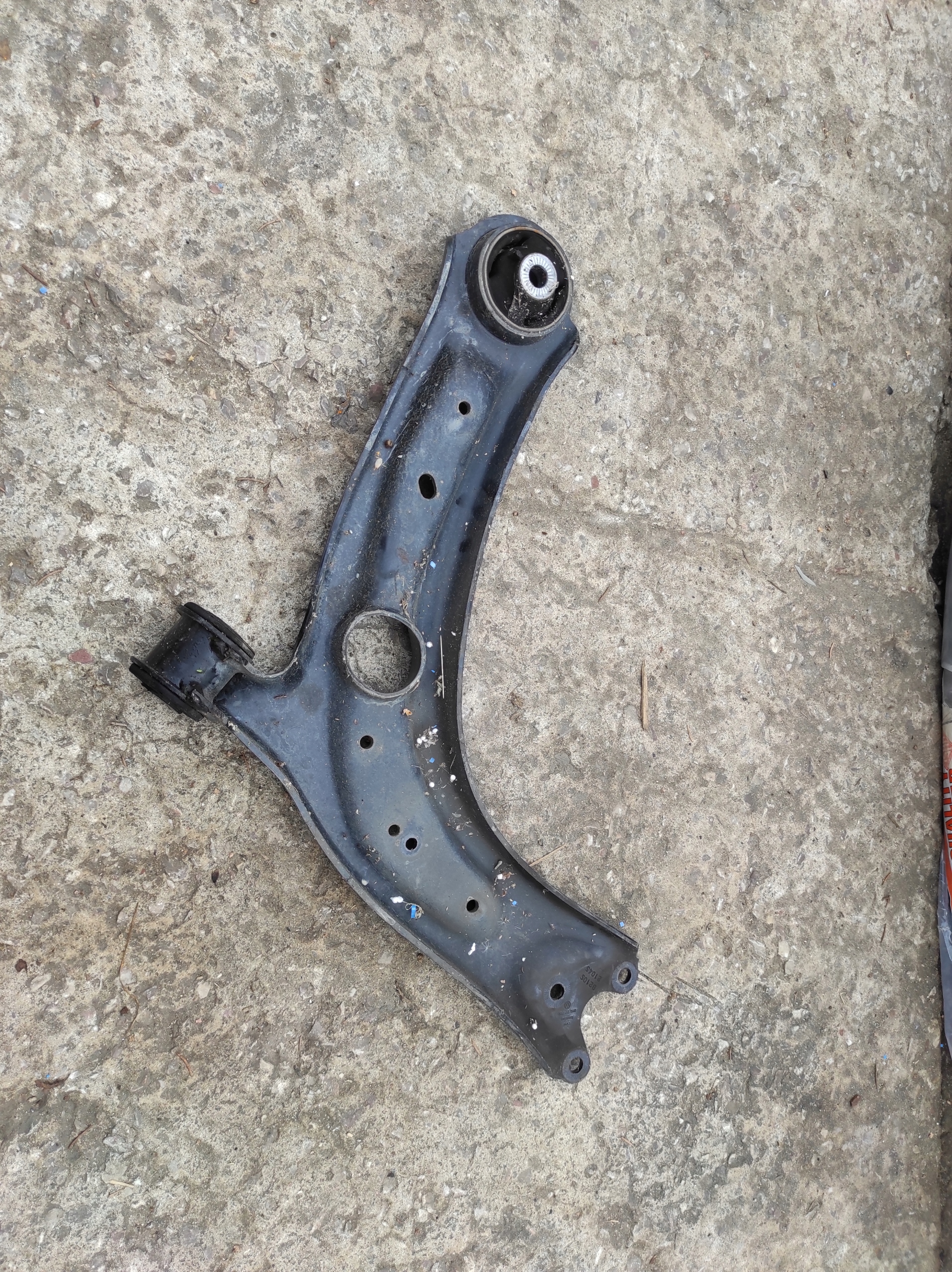 SKODA KAROQ arm right front 3Q0407154D
