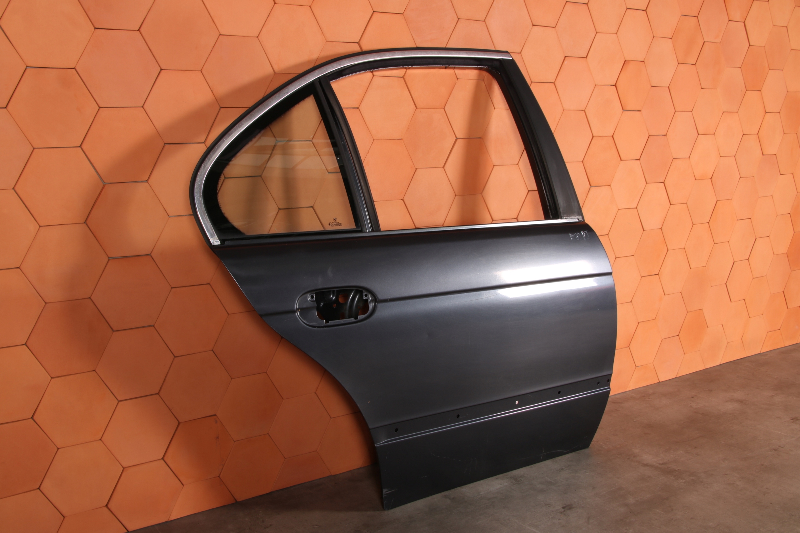 BMW E39 sedan door right rear part right rear.