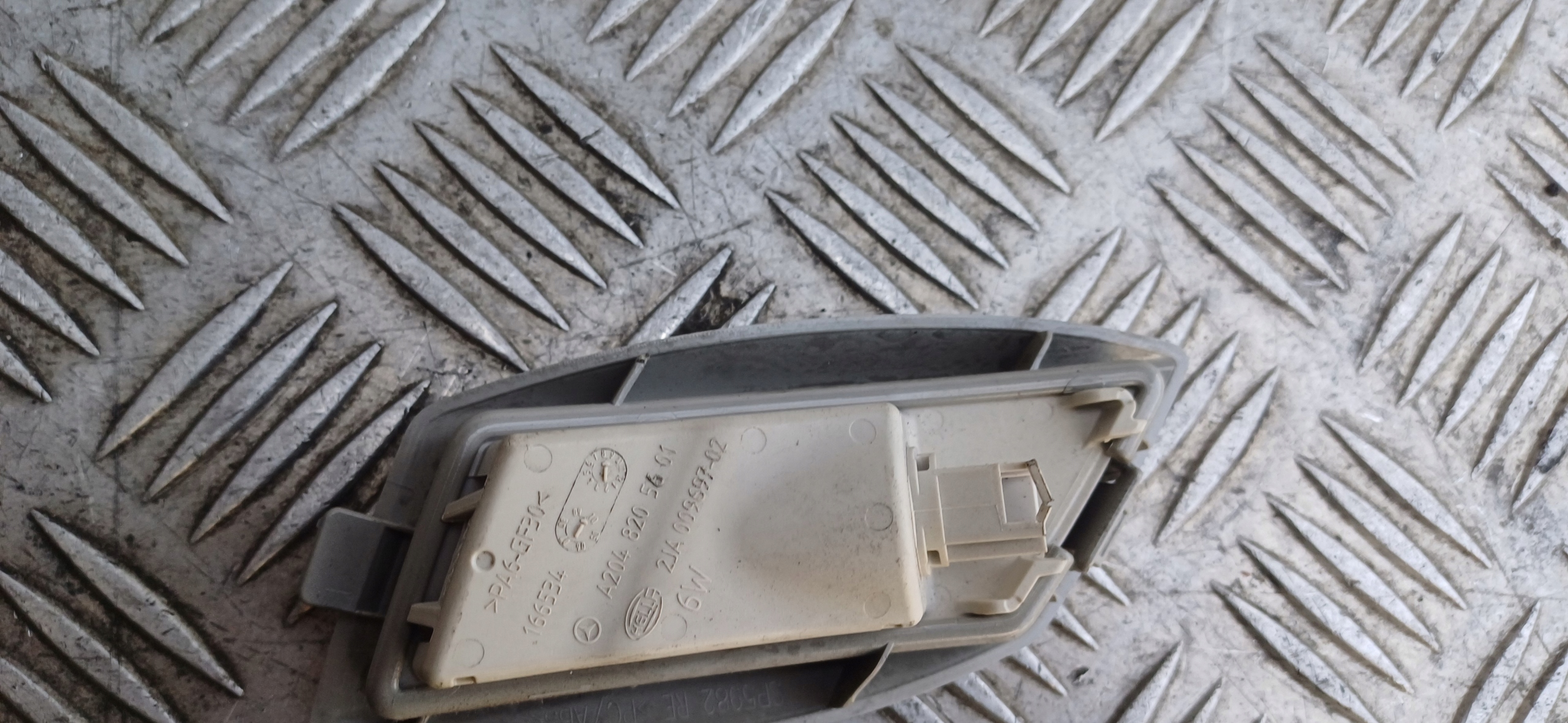 MERCEDES W204 Licht OSWIETLENIE des Kabine A2048205601 links oder rechts