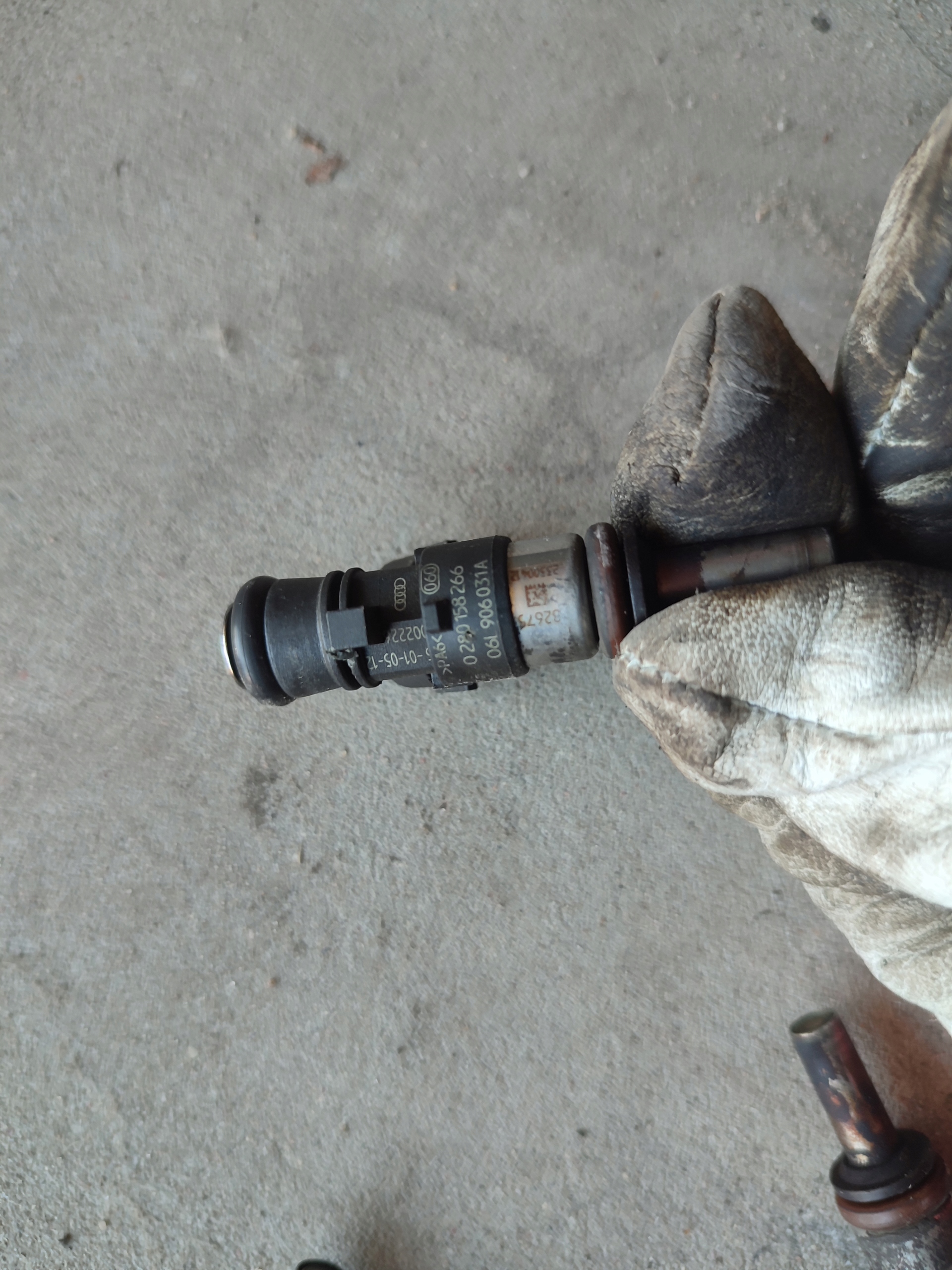 injector Audi A4 A5 1.8 2.0 TFSI 06L906031A