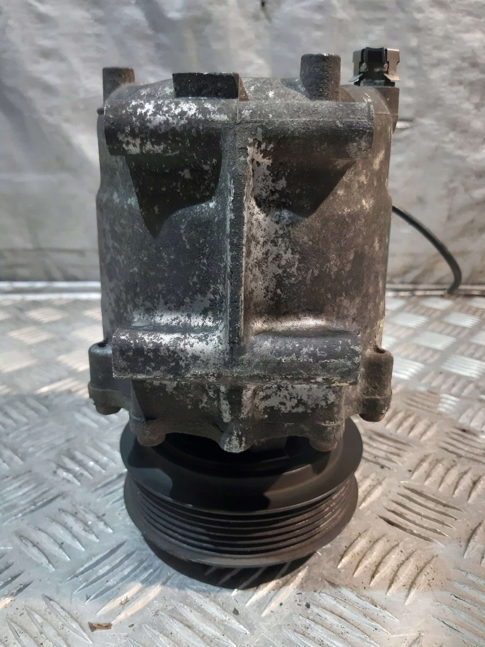compressor; compressor of the air conditioning TRSA09 HONDA CIVIC VII 1.6B