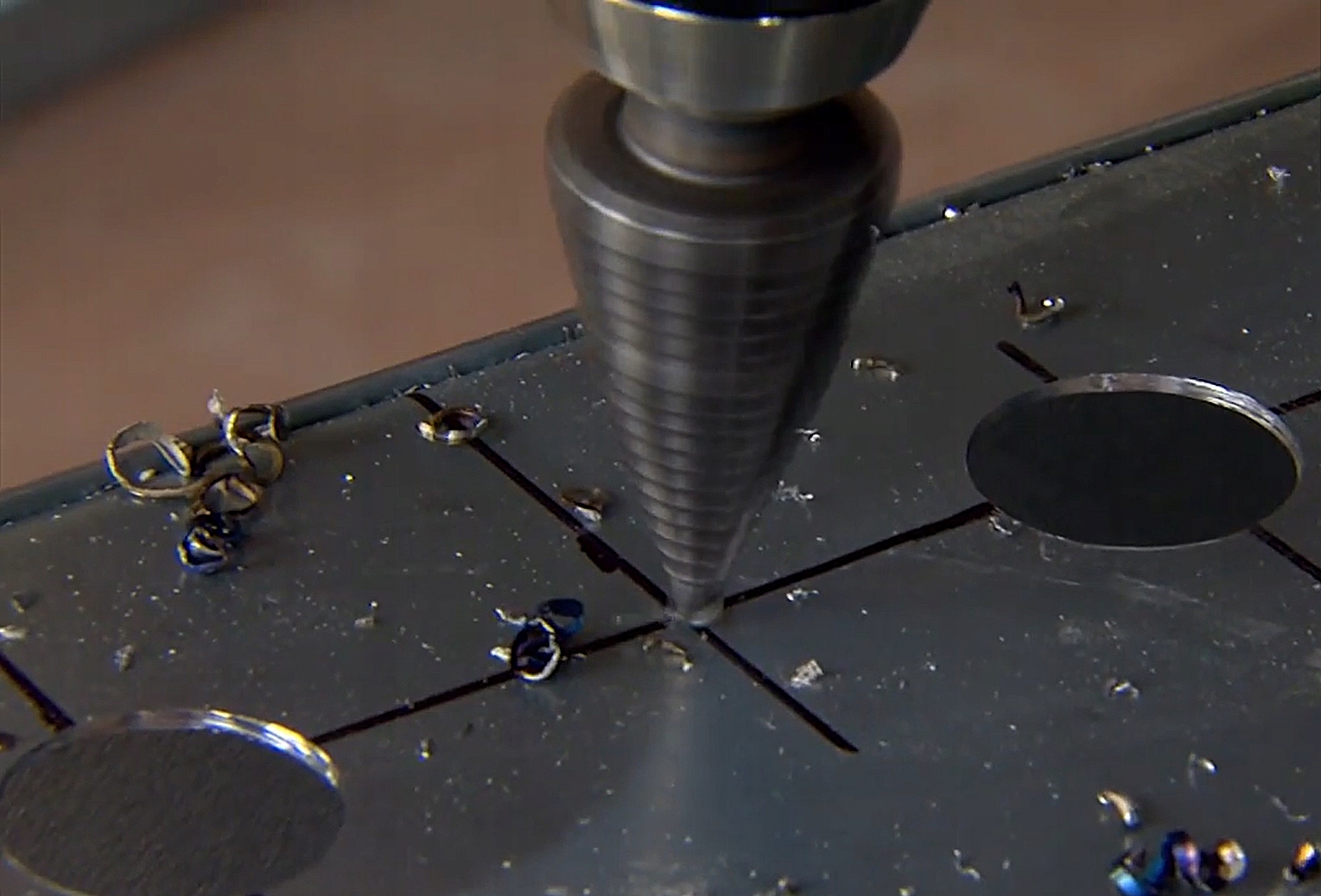 WIERTŁO STOŻKOWE STOPNIOWE SPIRALNE CHOINKOWE METALU ROZWIERTAK HSS 4-52 MM Kod producenta V05054