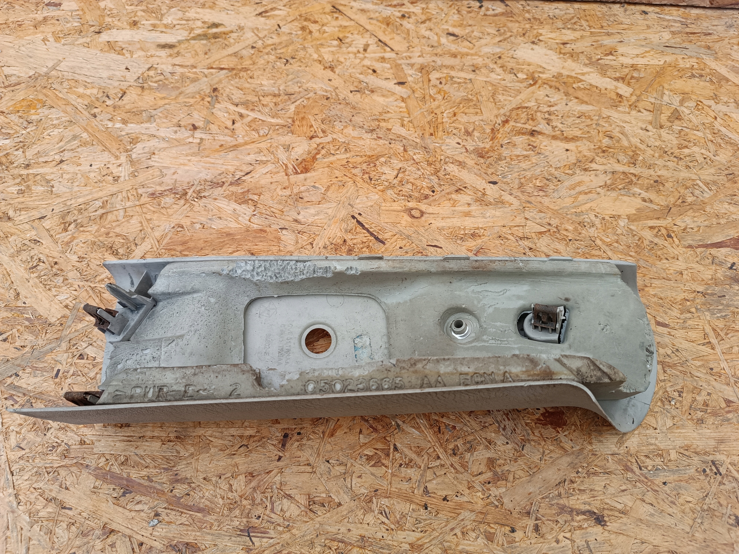 CHRYSLER PT-CRUISER POSZYCIE SŁUPKA OSŁONA SŁUPKA LEWY TYŁ Typ samochodu Samochody osobowe