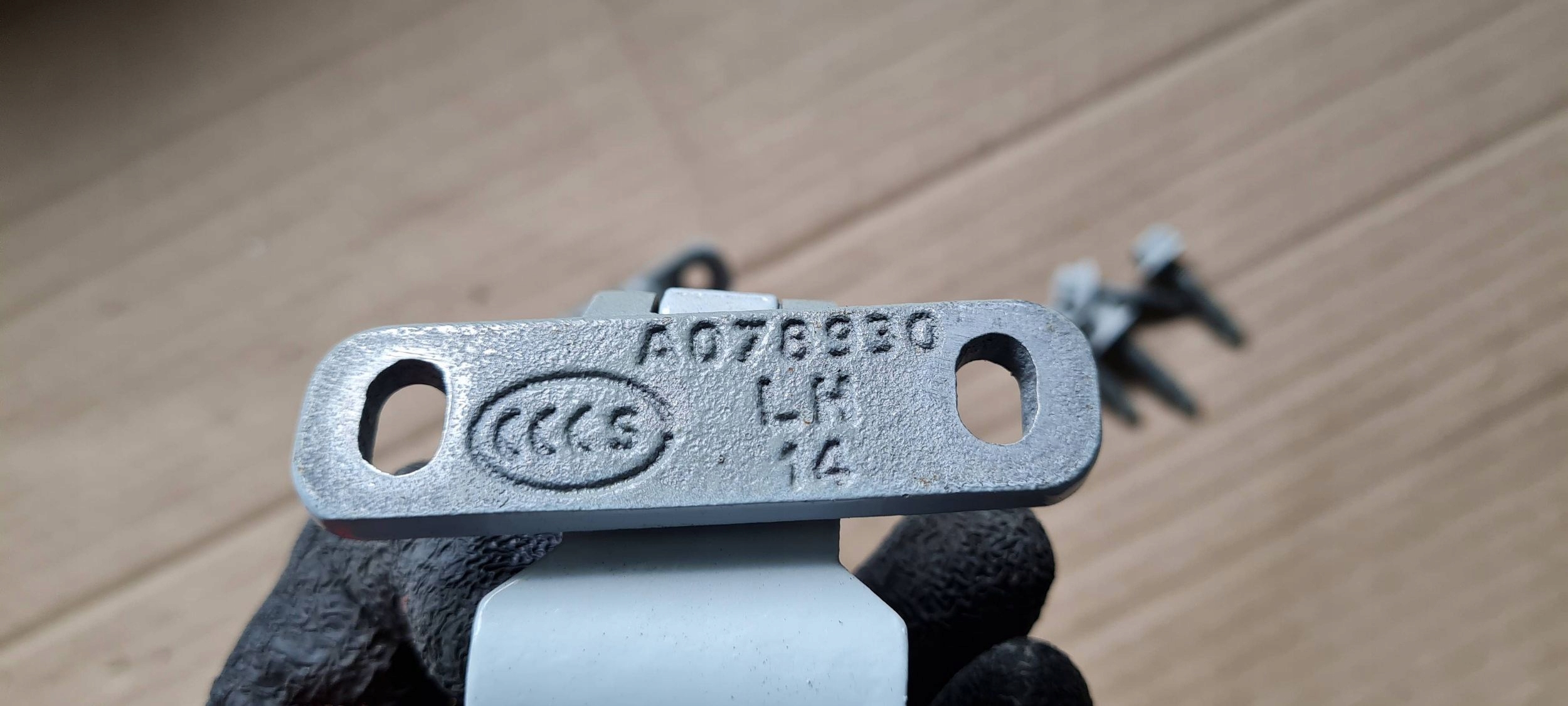 SQ8 4M RSQ8 Q8 hinge hinges bonnet boot rear part LS9R 8U0827299E