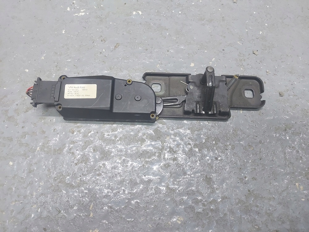 4F9827383E - SKODA SUPERB II ЗАМОК БАГАЖНИКА