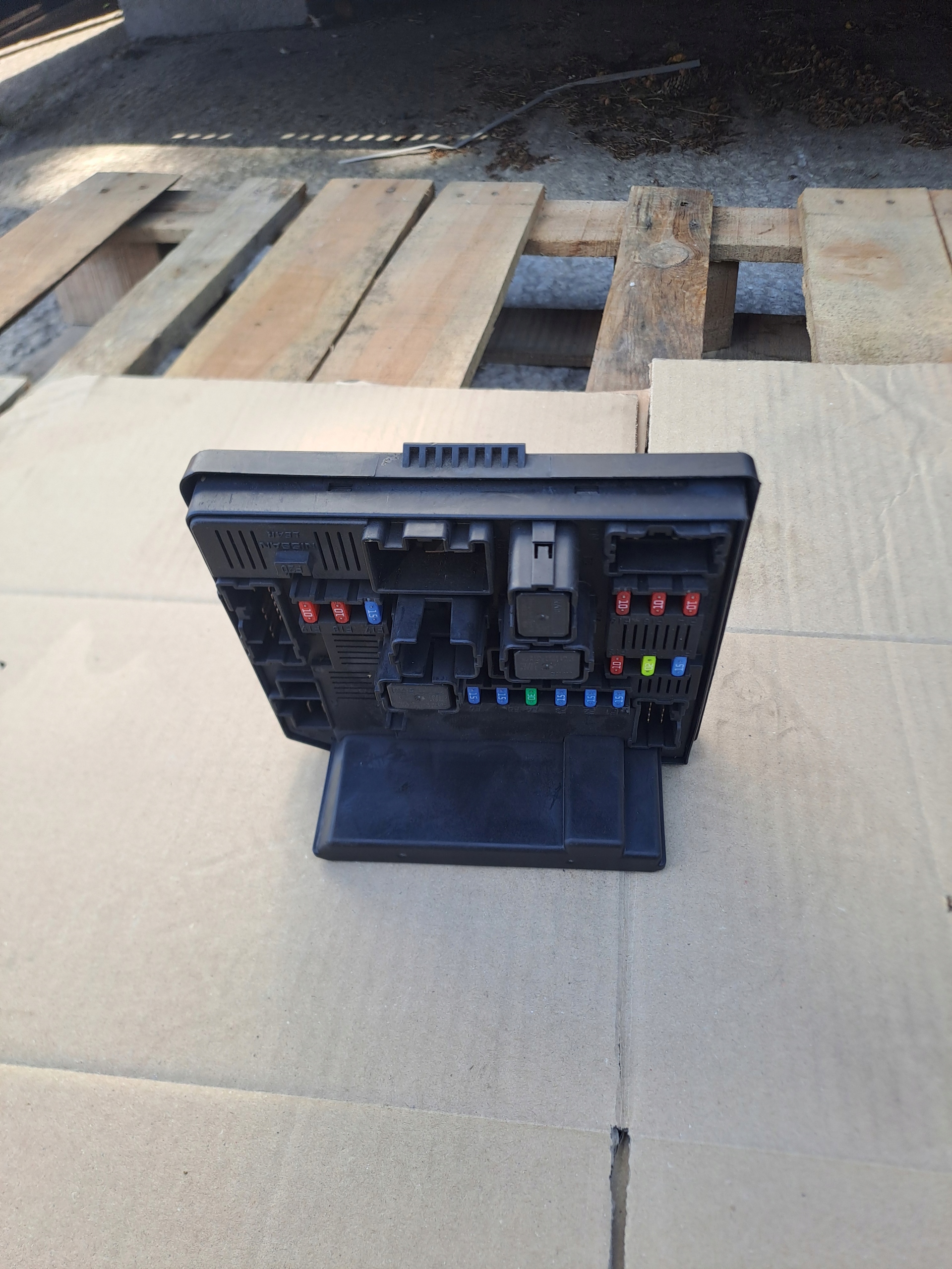 NISSAN QASHQAI module compartment BCM 284B7JD02A