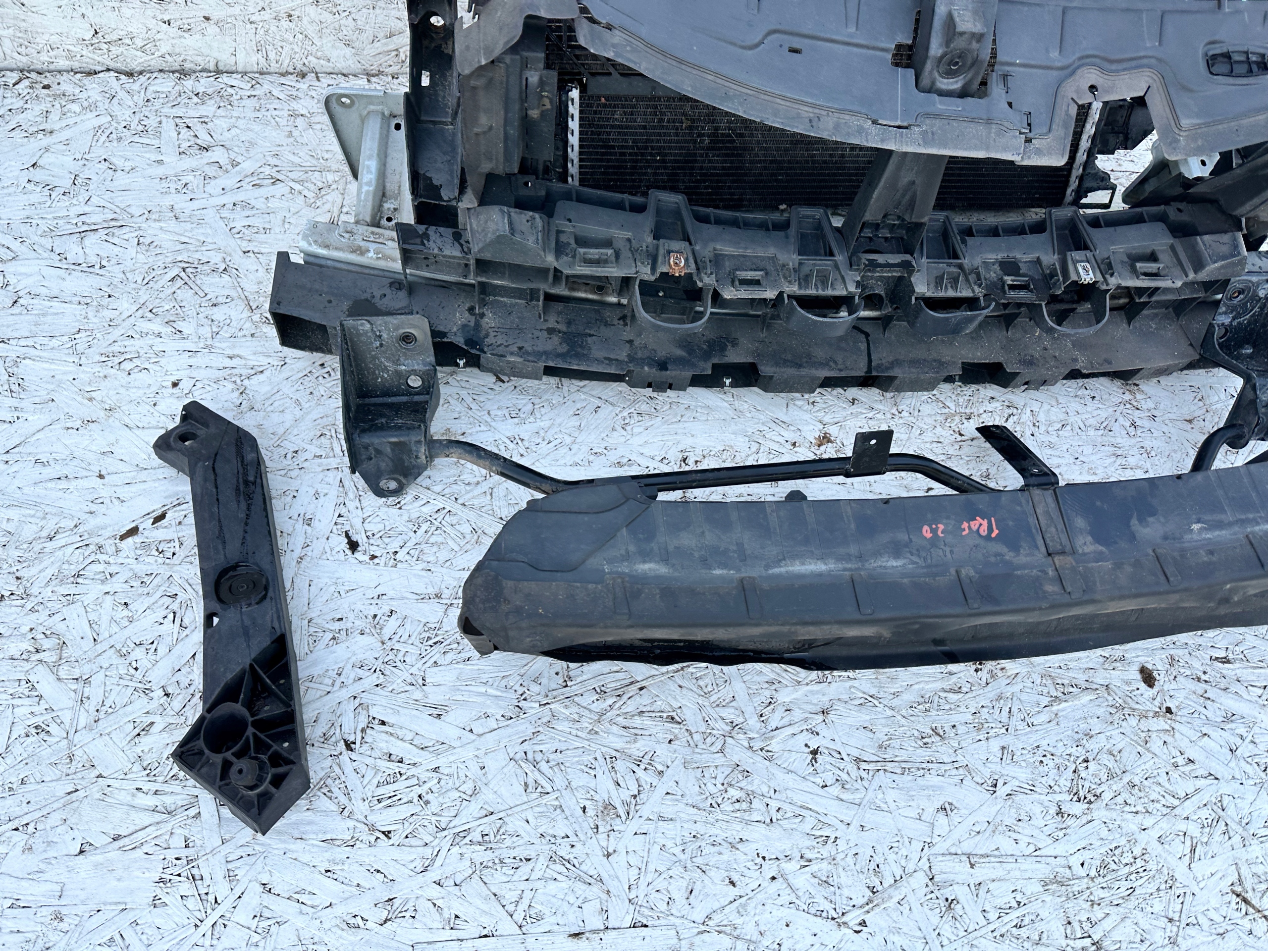 TRAFIC III LIFT PAS PRZEDNI KOMPLETNY BELKA CHŁODNICE 2,0 TDCI Producent części Renault